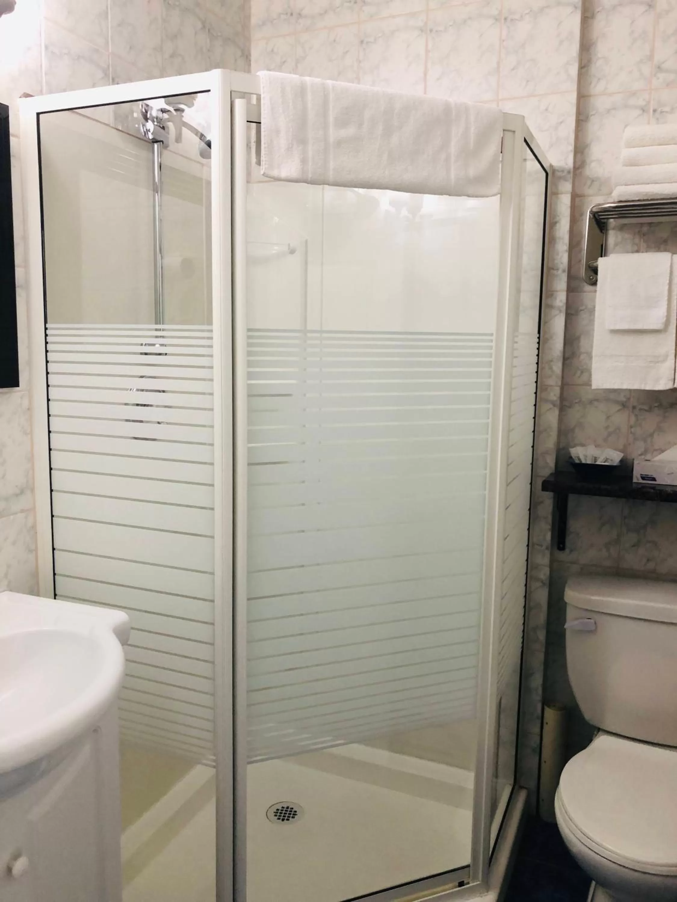 Perth Plaza Inn & Suites