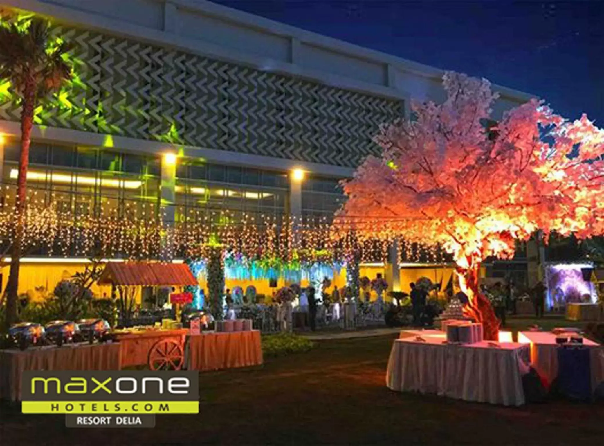 Garden, Banquet Facilities in MaxOneHotels at Resort Makassar