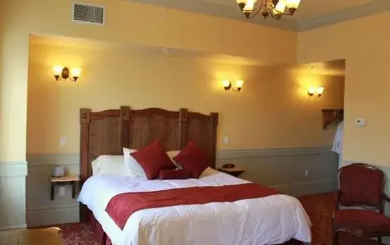 Photo of the whole room, Bed in Windsor Hotel & Restaurant