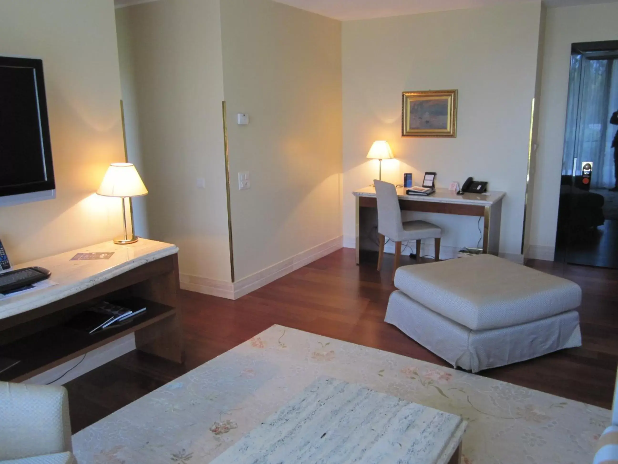 Photo of the whole room, Bed in Villa Principe Leopoldo - Ticino Hotels Group