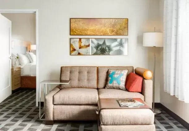 Living room, Seating Area in TownePlace Suites by MarriottDetroit Canton