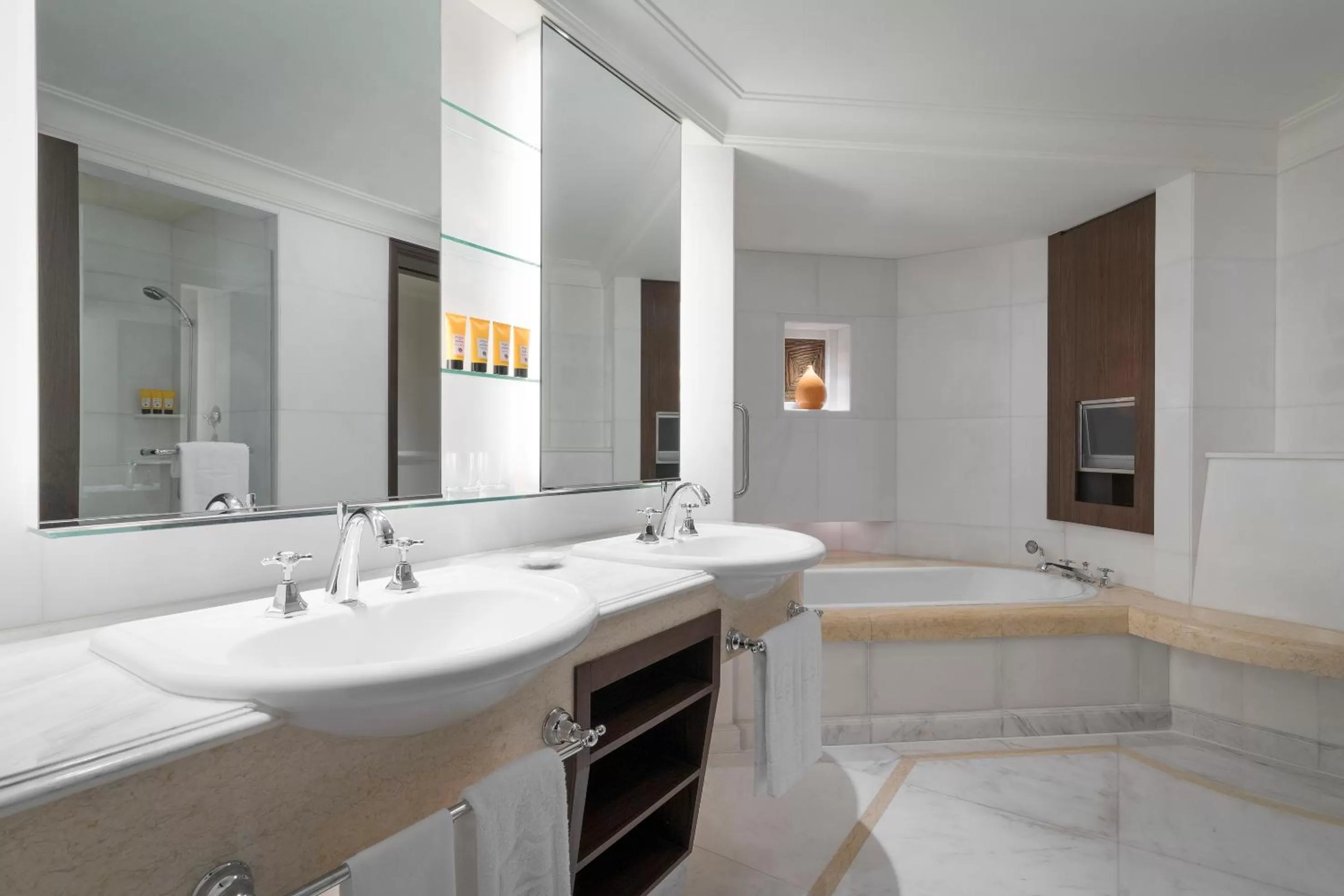 Bathroom in Shangri-La Singapore