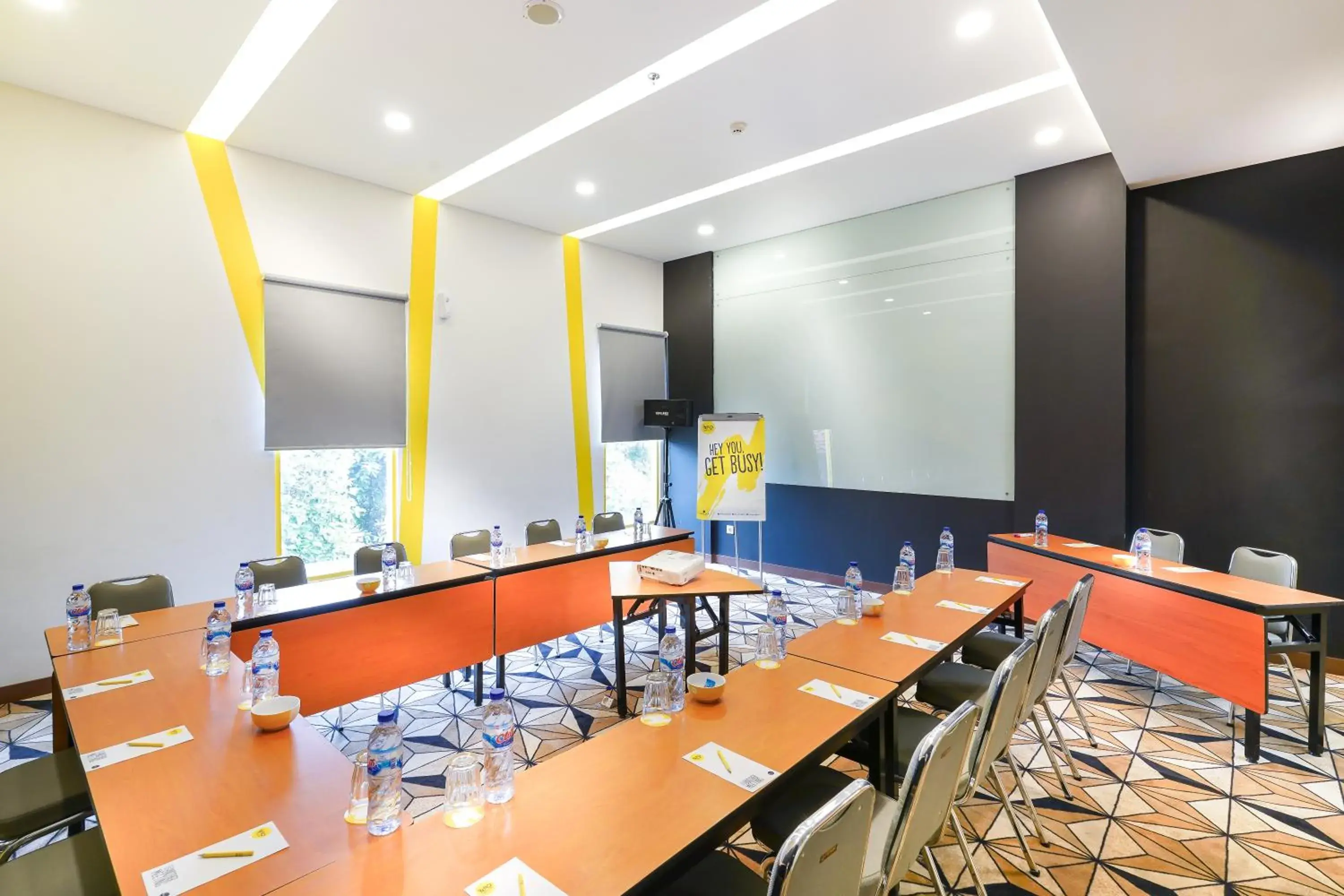 Meeting/conference room in YELLO Hotel Manggarai