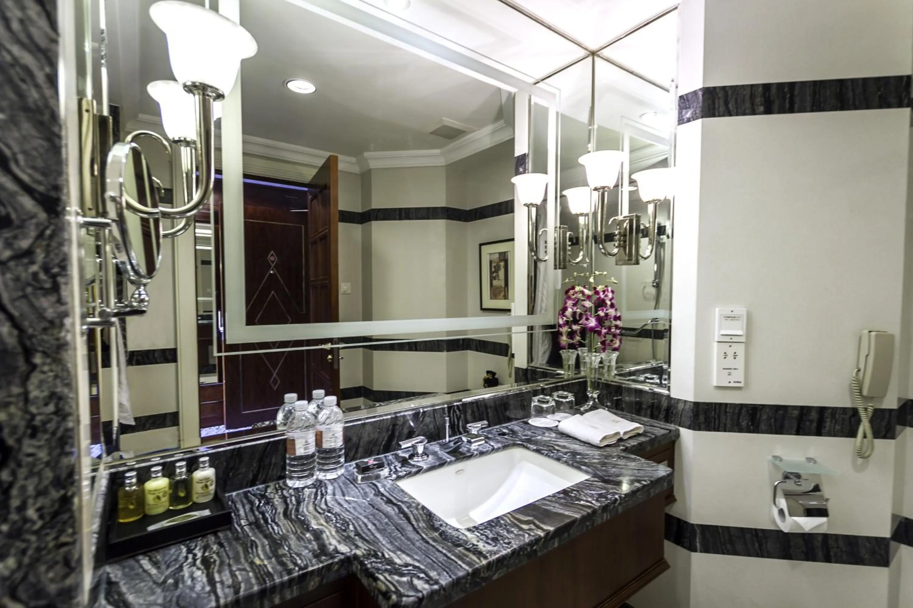 Bathroom in Xijiao State Guest Hotel