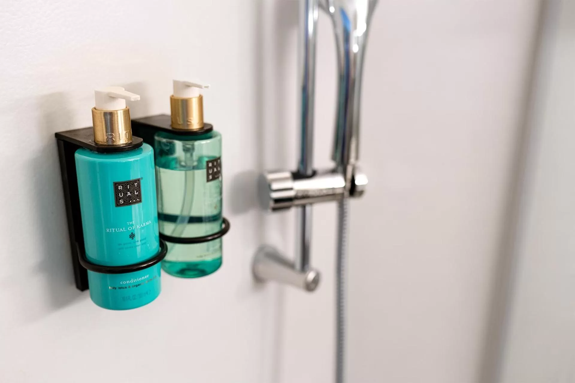 Shower in Sunlight Hotel Conference & Spa