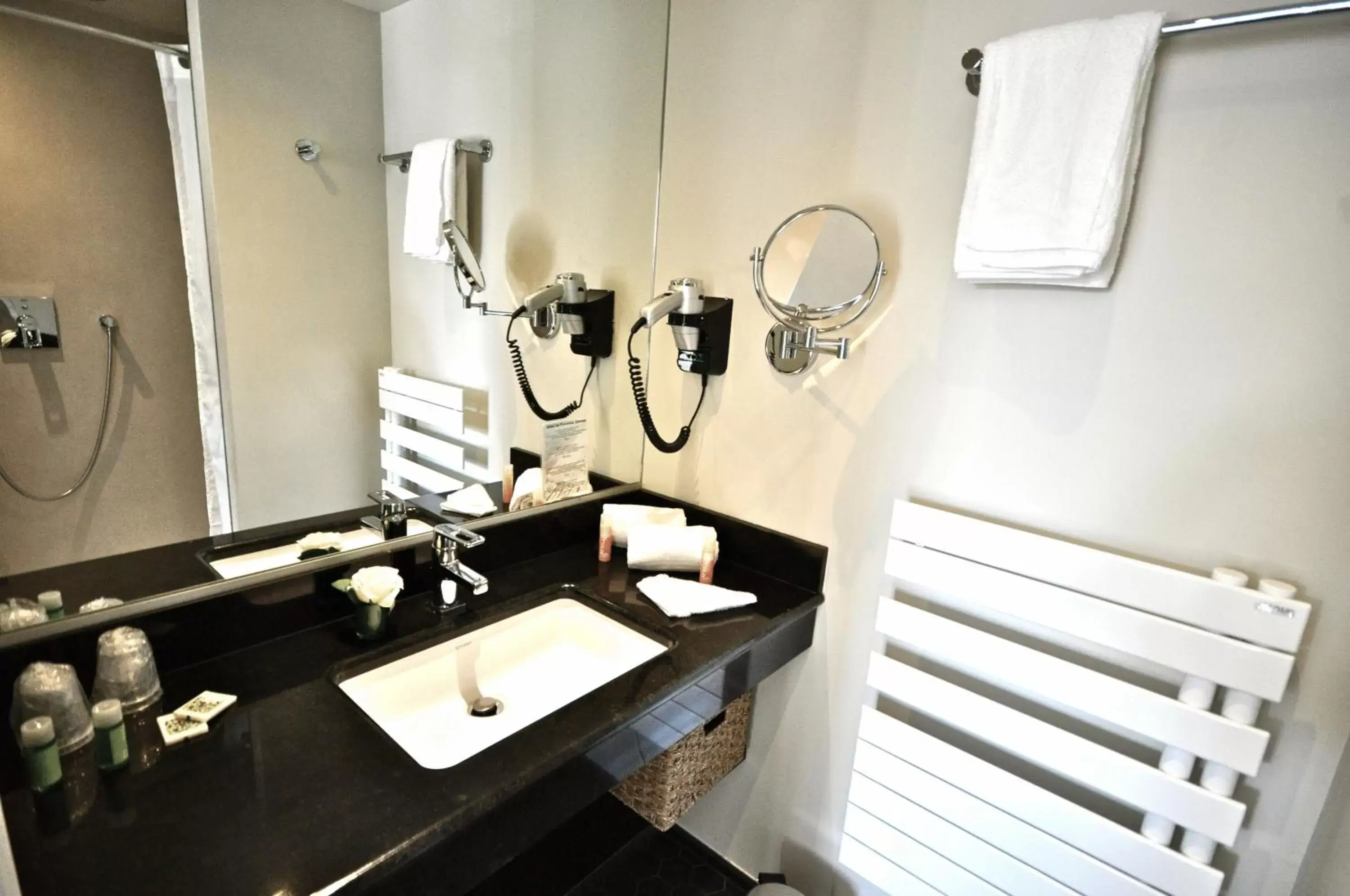 Bathroom in Hôtel de Provence