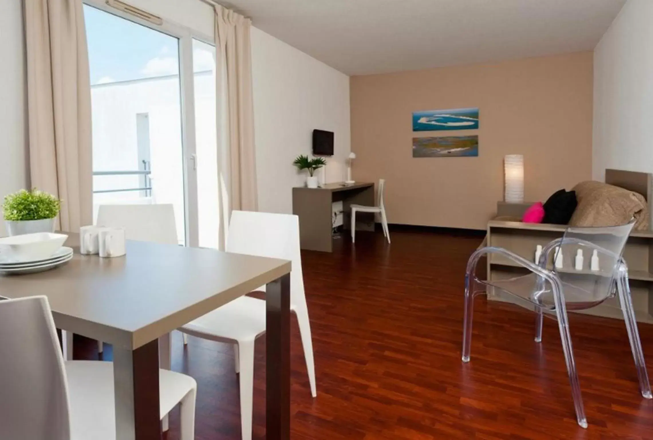 TV and multimedia, Dining Area in Ténéo Apparthotel Talence