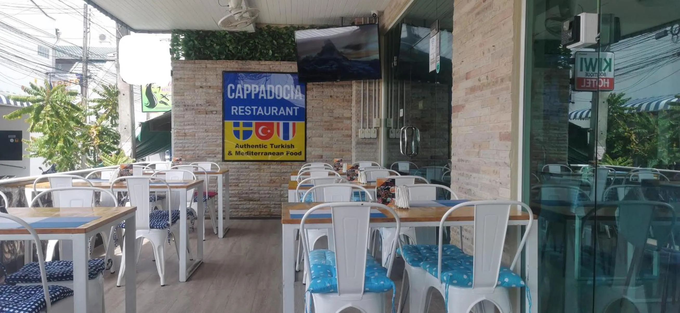 Restaurant/places to eat in Ruen Buathong Boutique Hotel Patong Beach