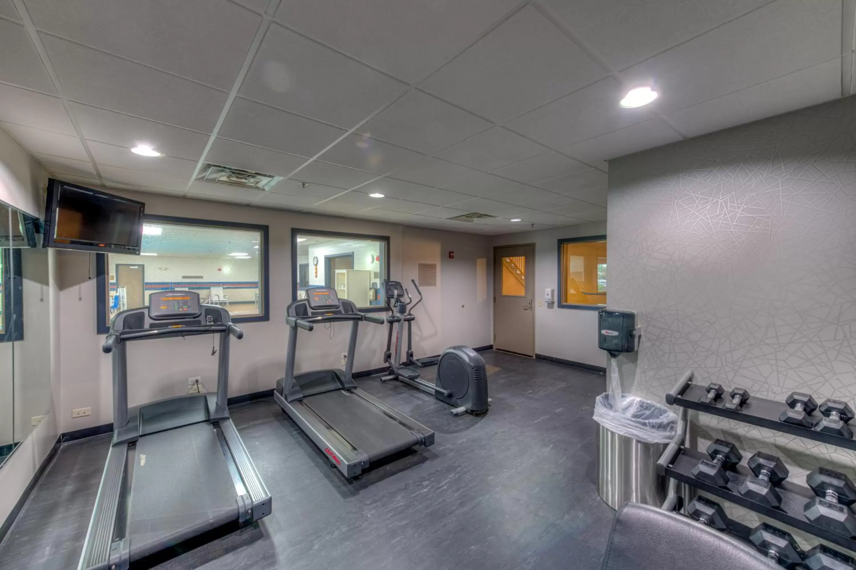 Fitness centre/facilities, Fitness Center/Facilities in Country Inn & Suites by Radisson, Crystal Lake, IL