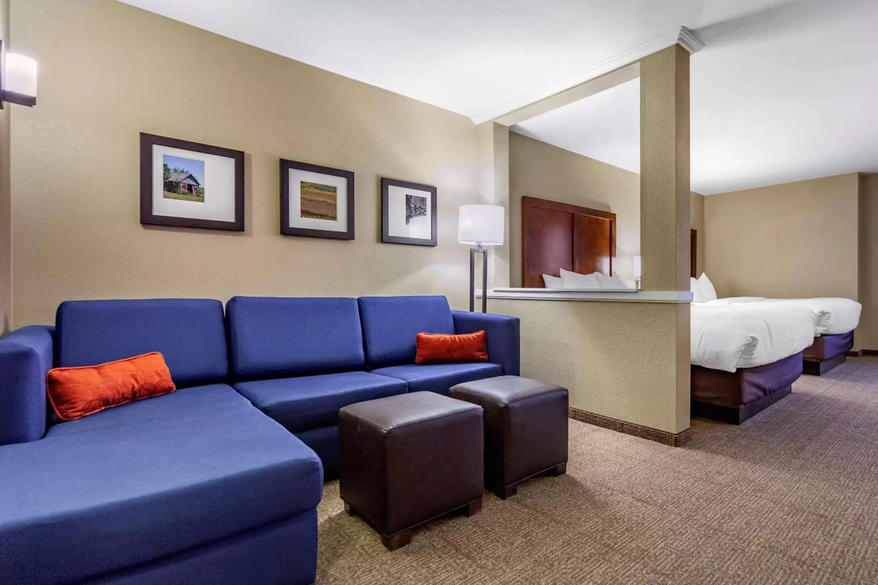 Photo of the whole room, Seating Area in Comfort Inn & Suites Sidney I-80