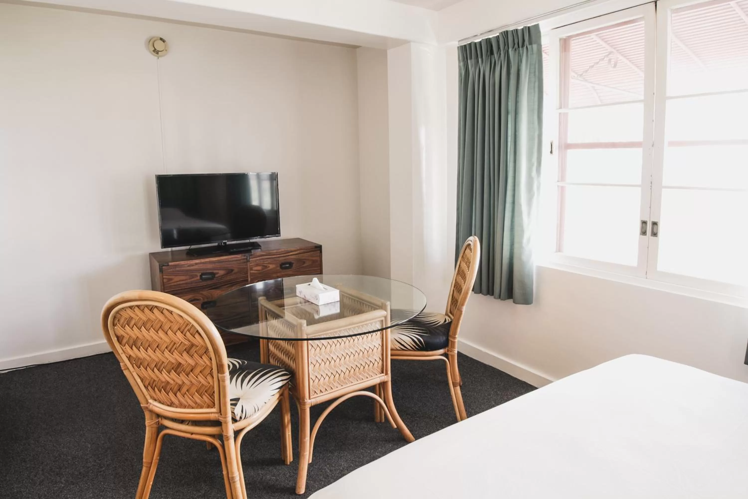 TV and multimedia, Bed in Royal Grove Waikiki