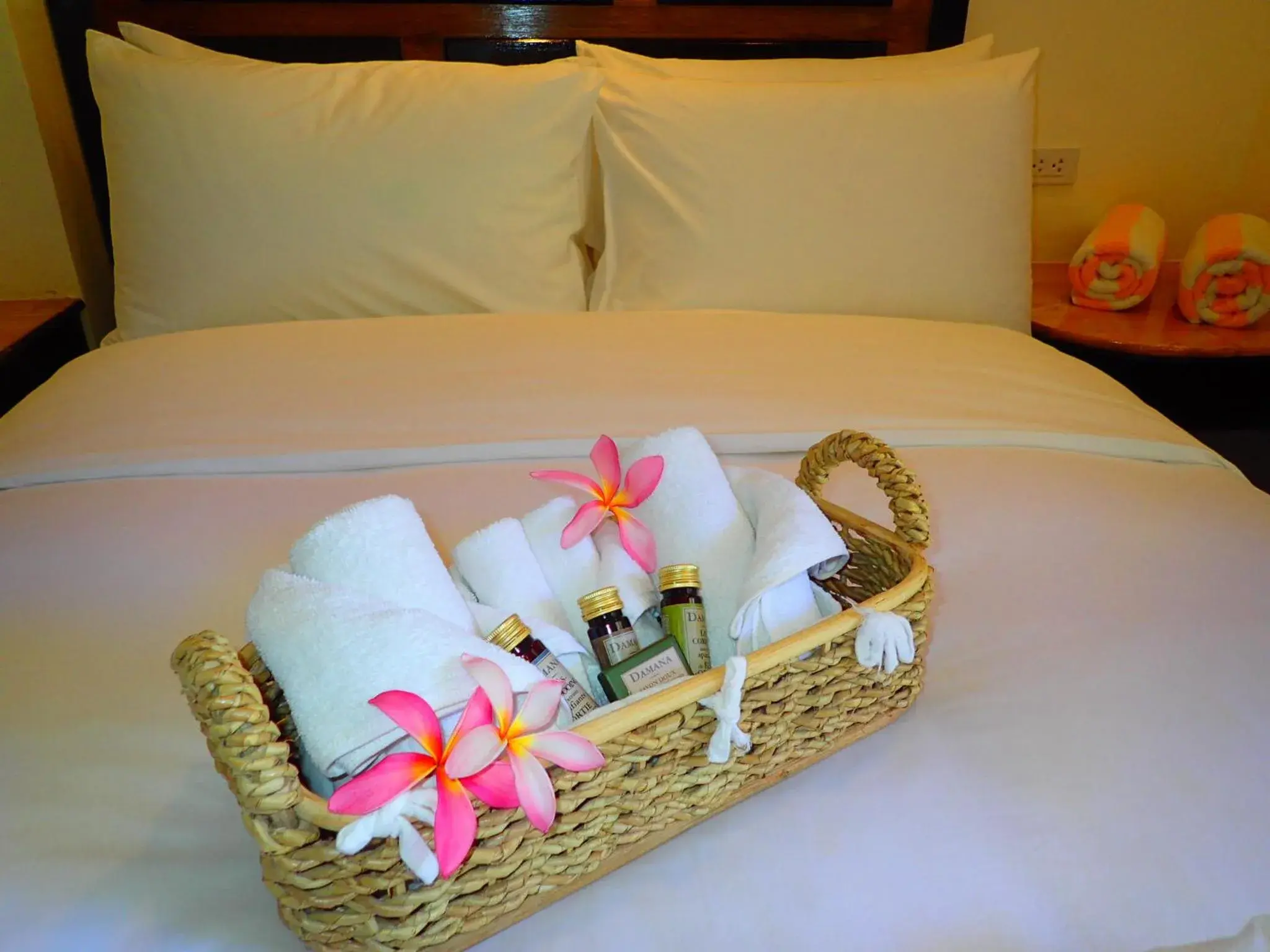 Decorative detail, Bed in Edgewater Dive & Spa Resort Decorative detail, Bed in Edgewater Dive & Spa Resort