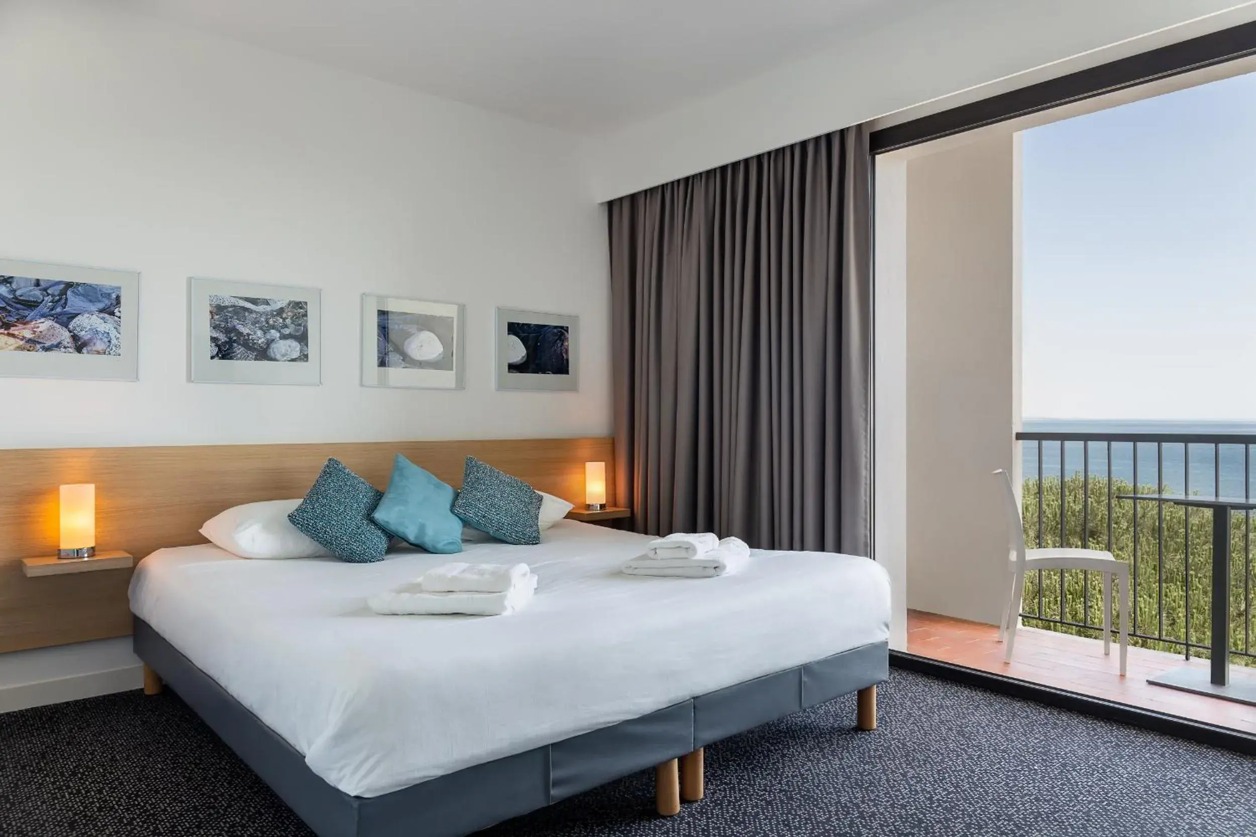 Bedroom, Bed in Grand Hotel Du Golfe