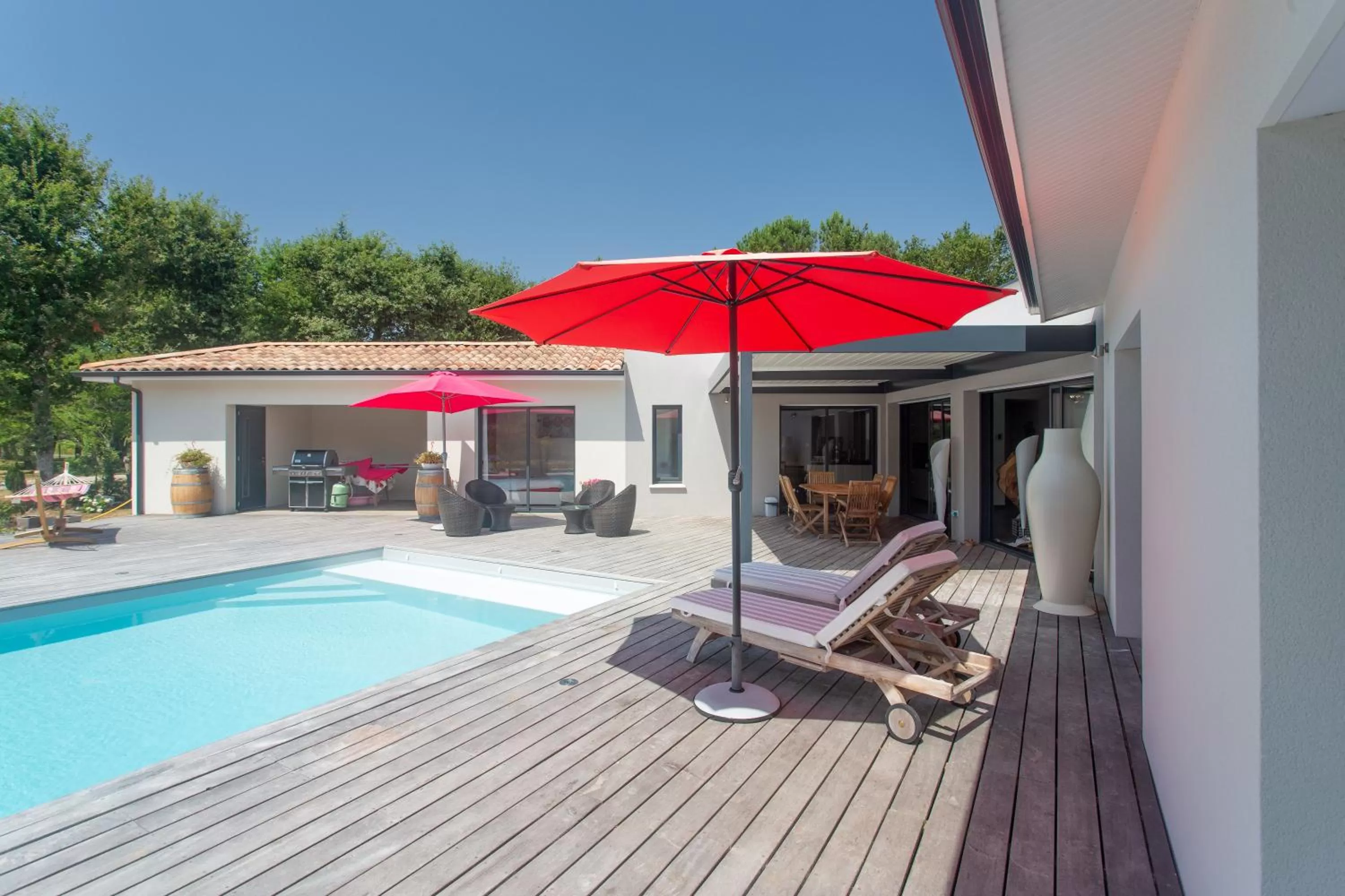 Swimming Pool in Dune et Coquelicot