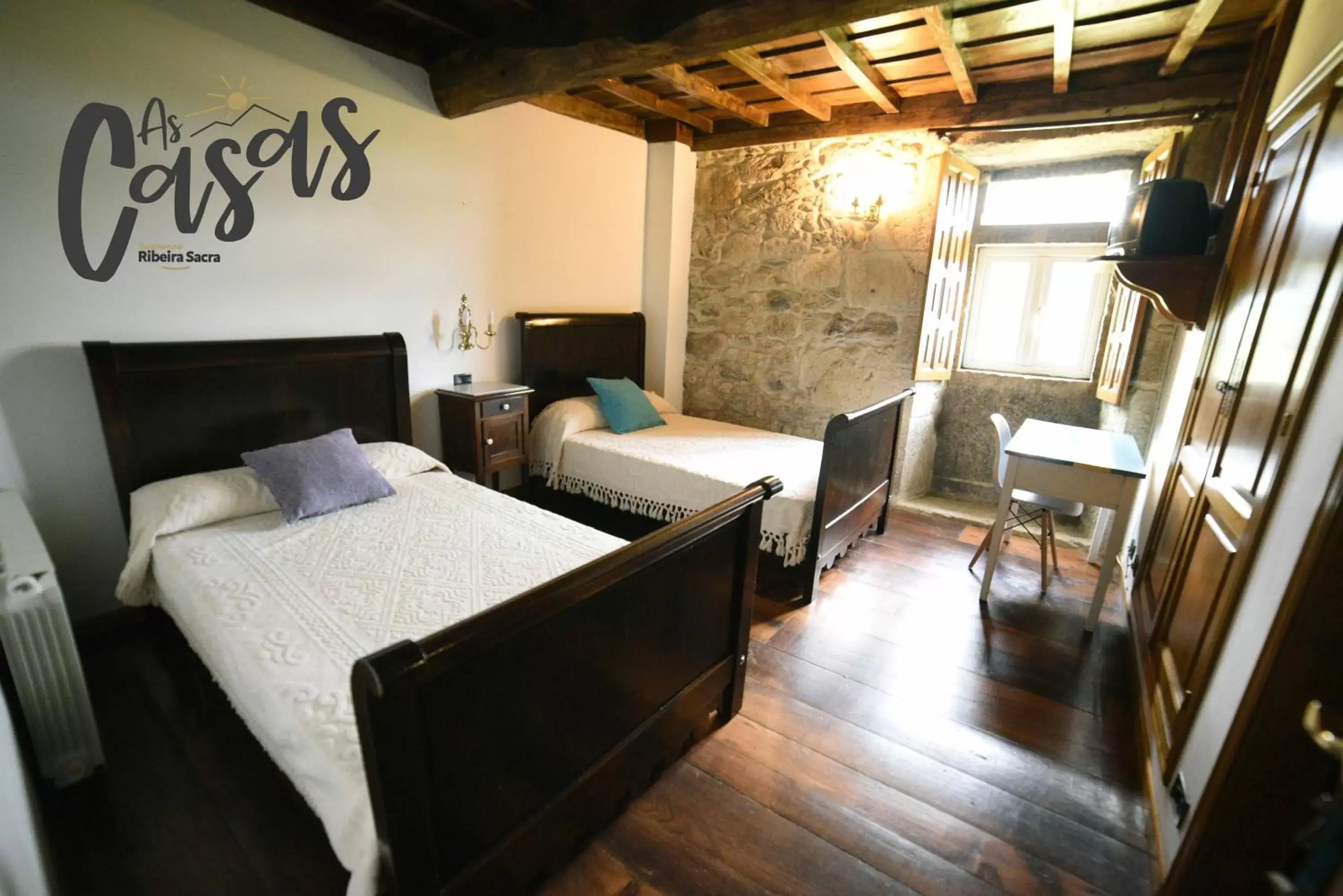 Photo of the whole room in As Casas Ribeira Sacra