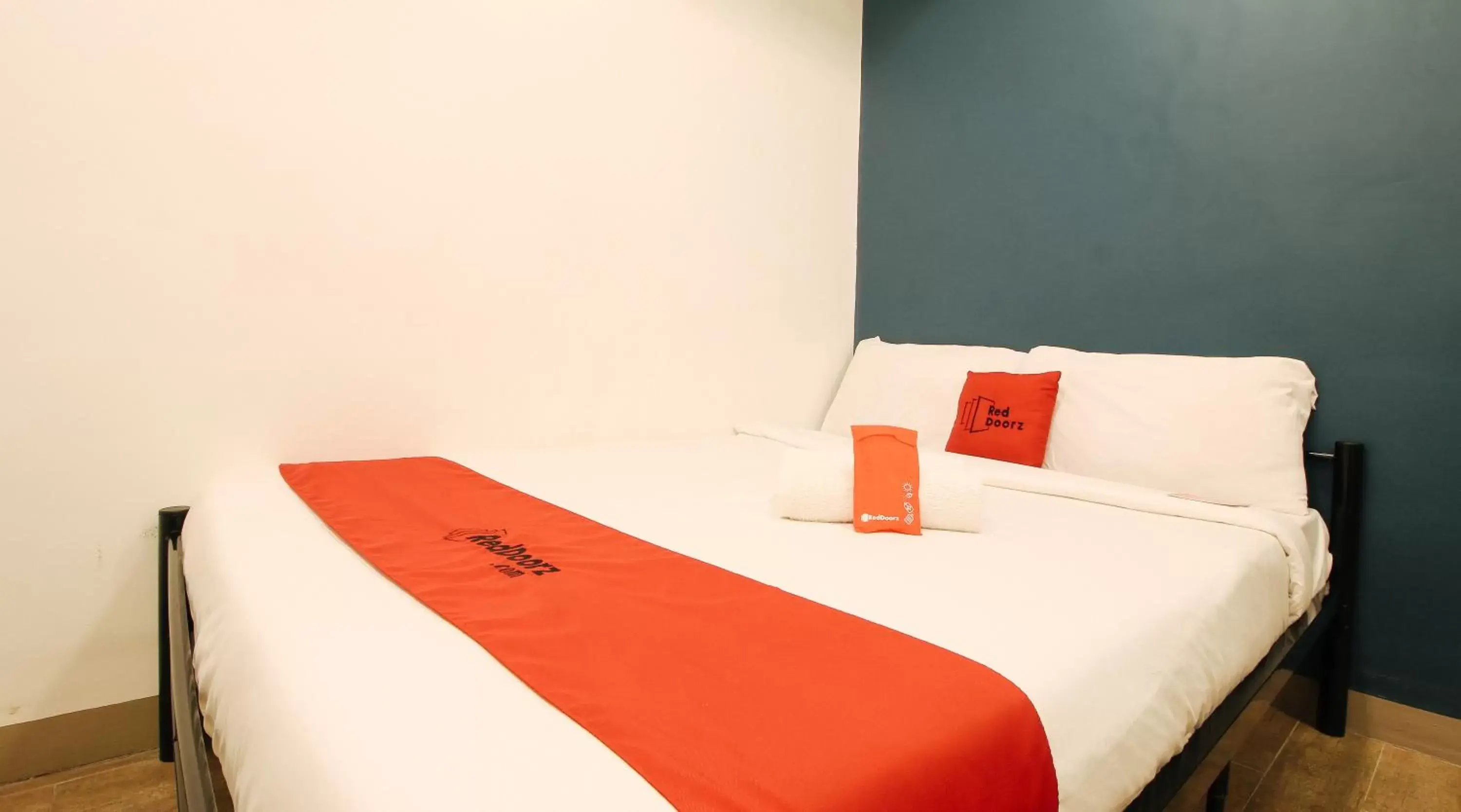 Photo of the whole room, Bed in RedDoorz Plus @ San Marcelino Malate Photo of the whole room, Bed in RedDoorz Plus @ San Marcelino Malate