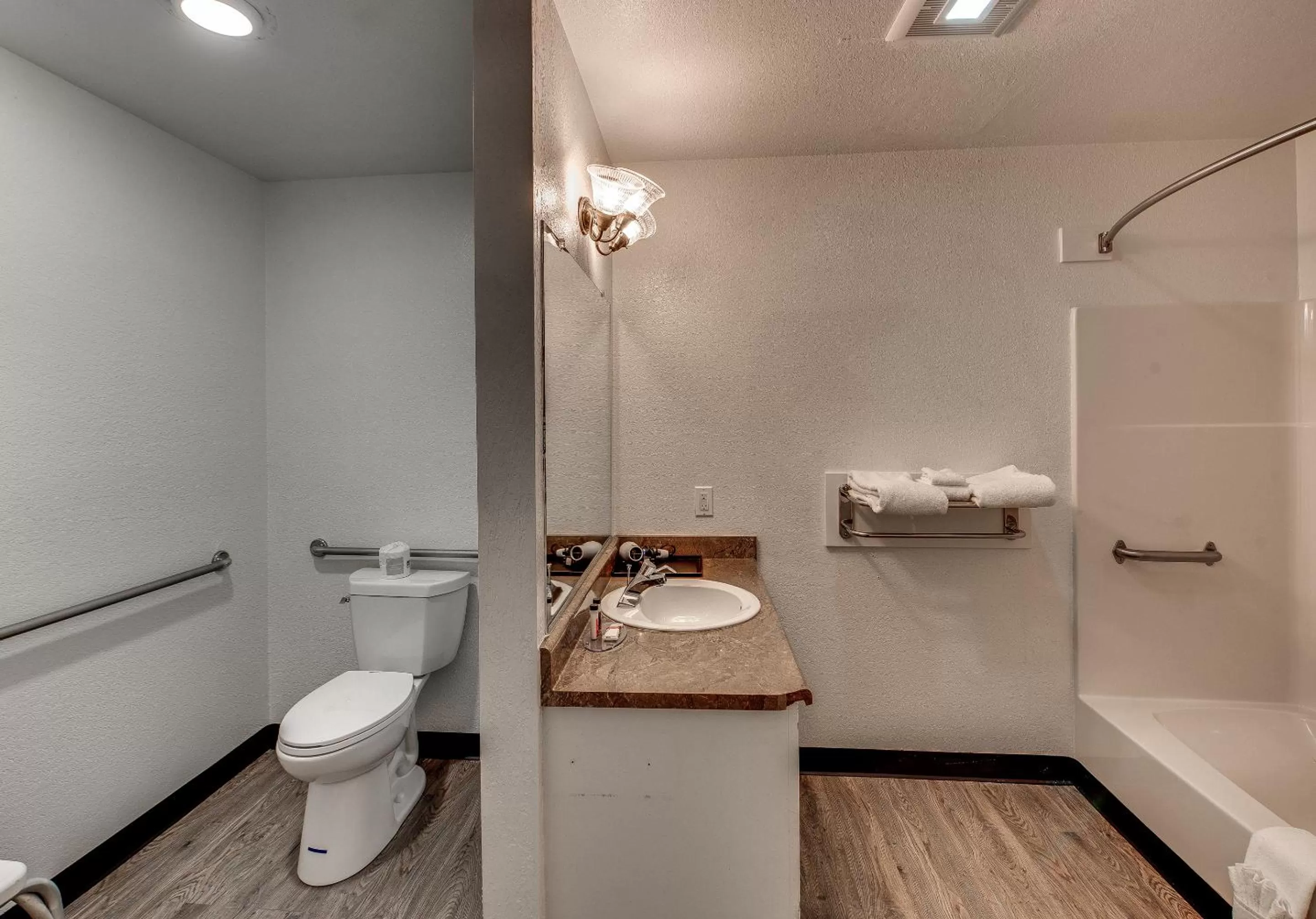 Bathroom in Angels Inn