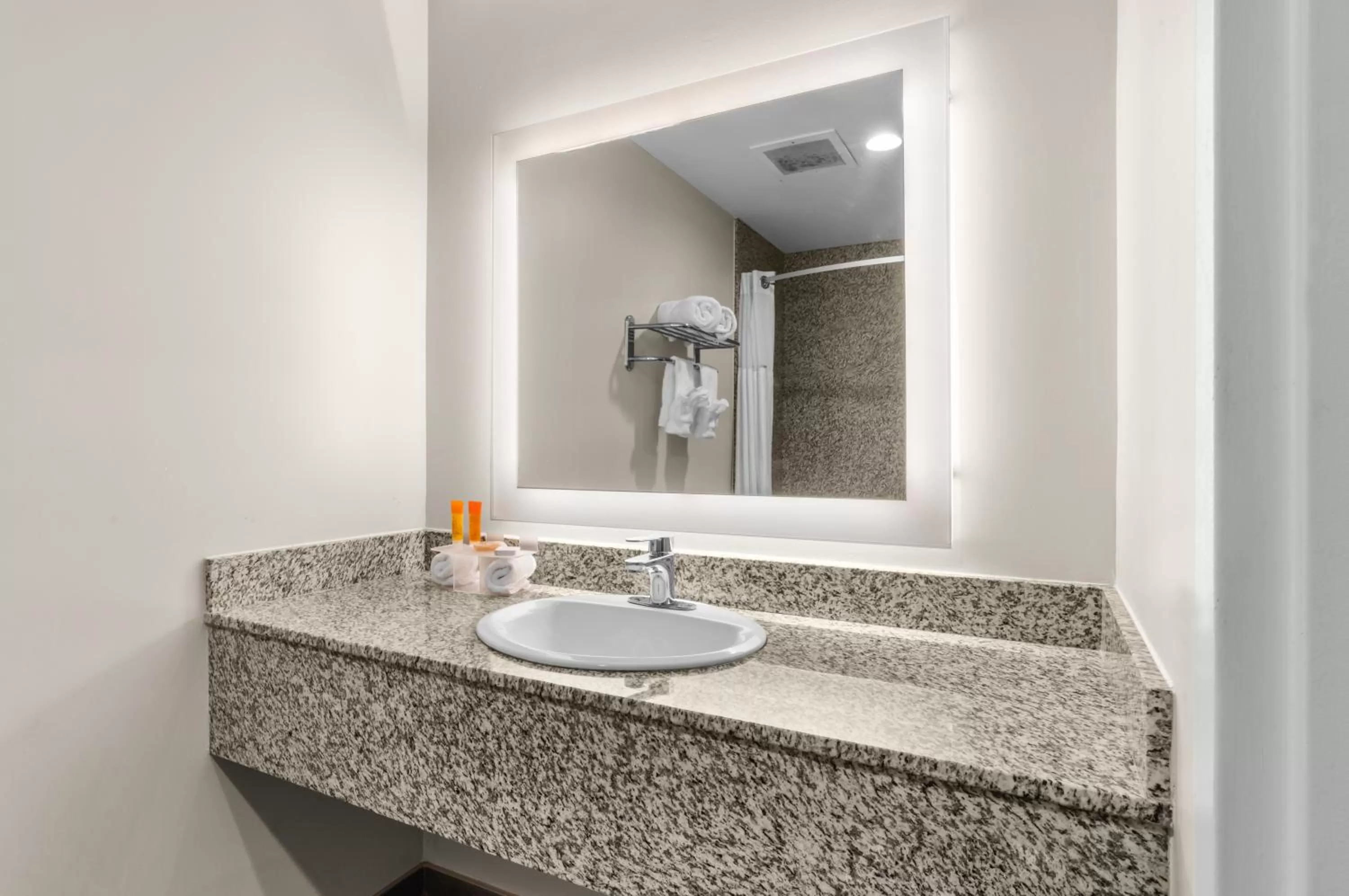 Bathroom in Hotel Aura SFO Airport FREE SHUTTLE