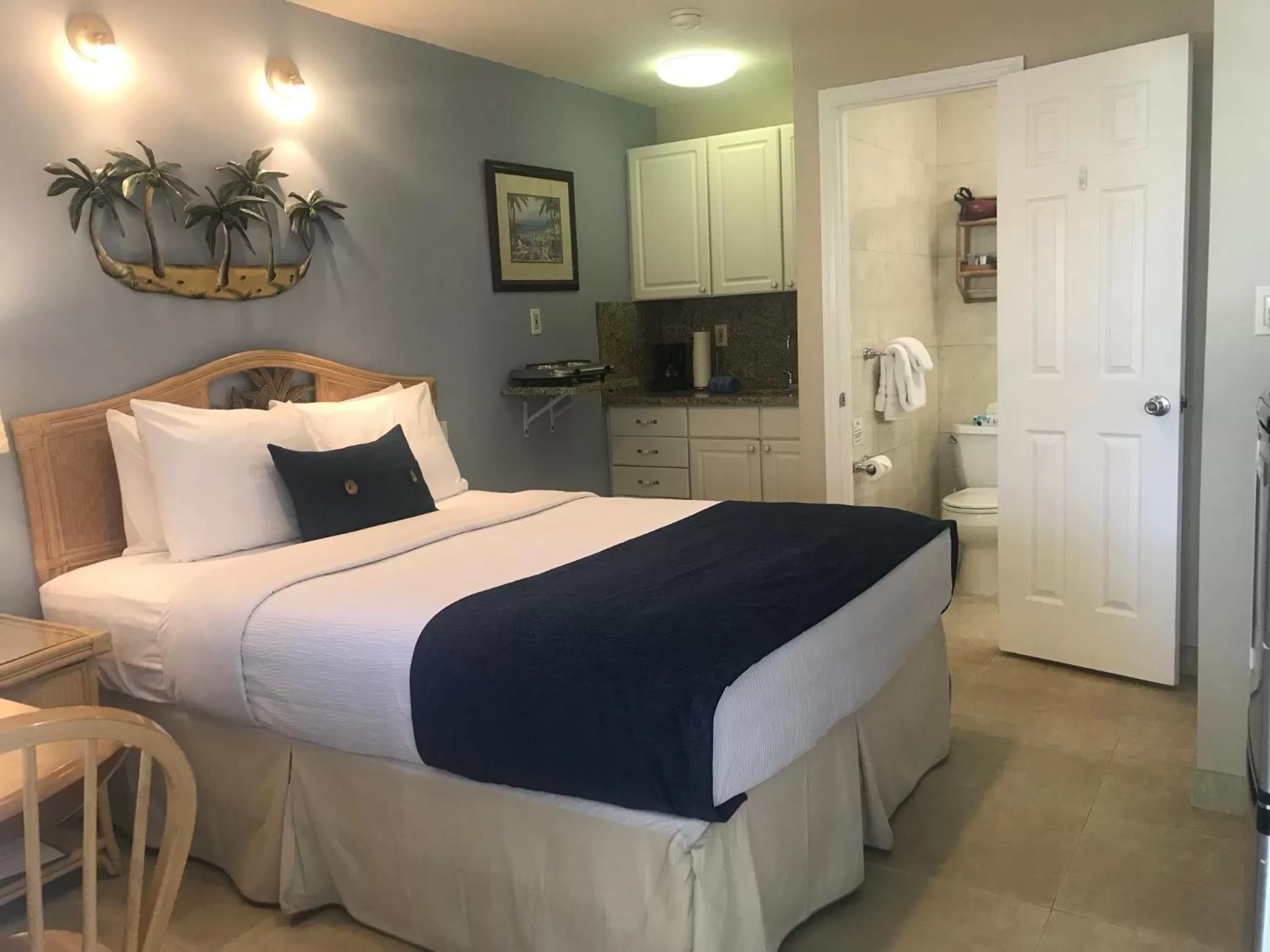 Photo of the whole room, Bed in Casitas Coral Ridge