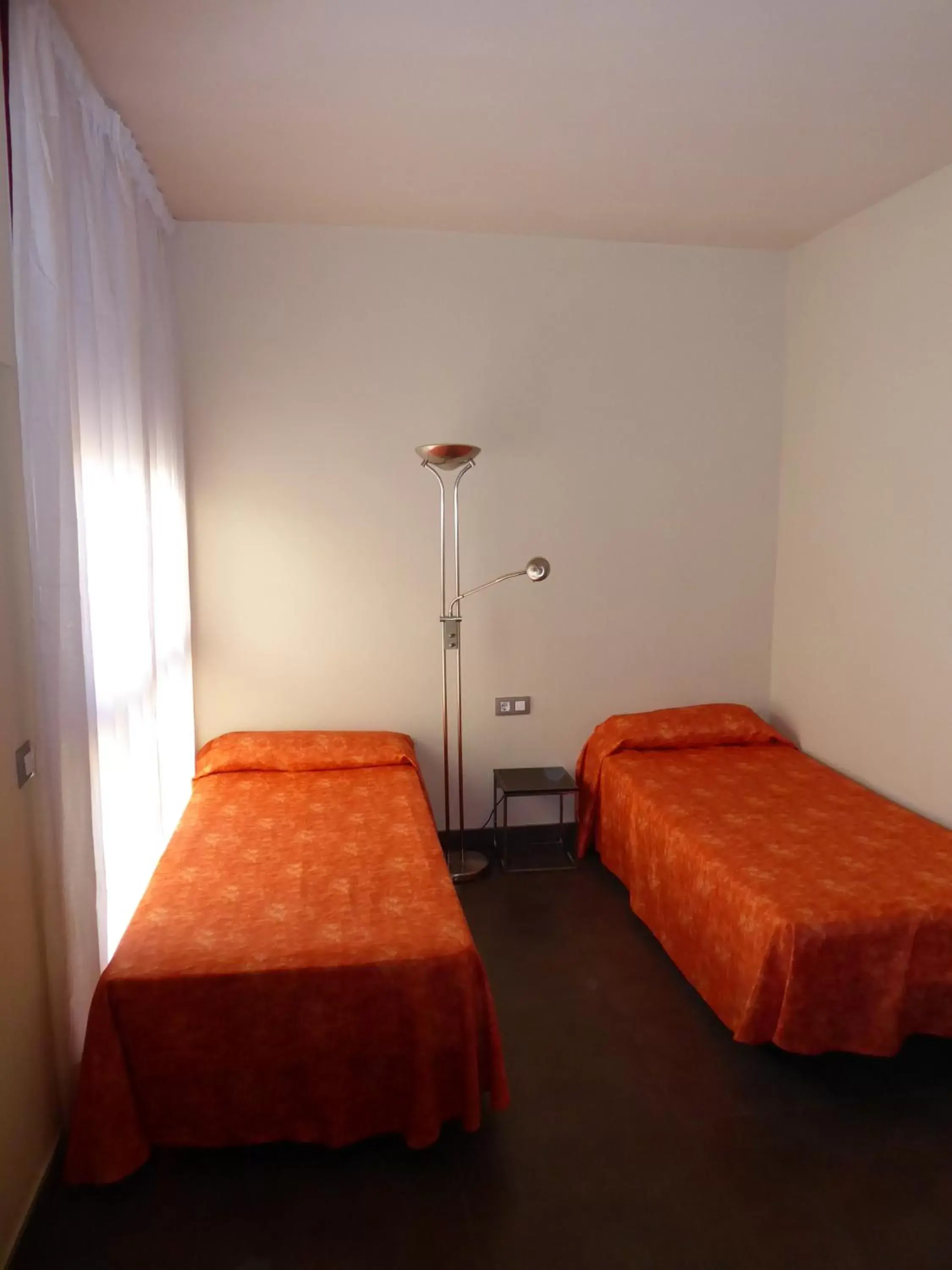 Bedroom, Bed in Hotel Pere III El Gran