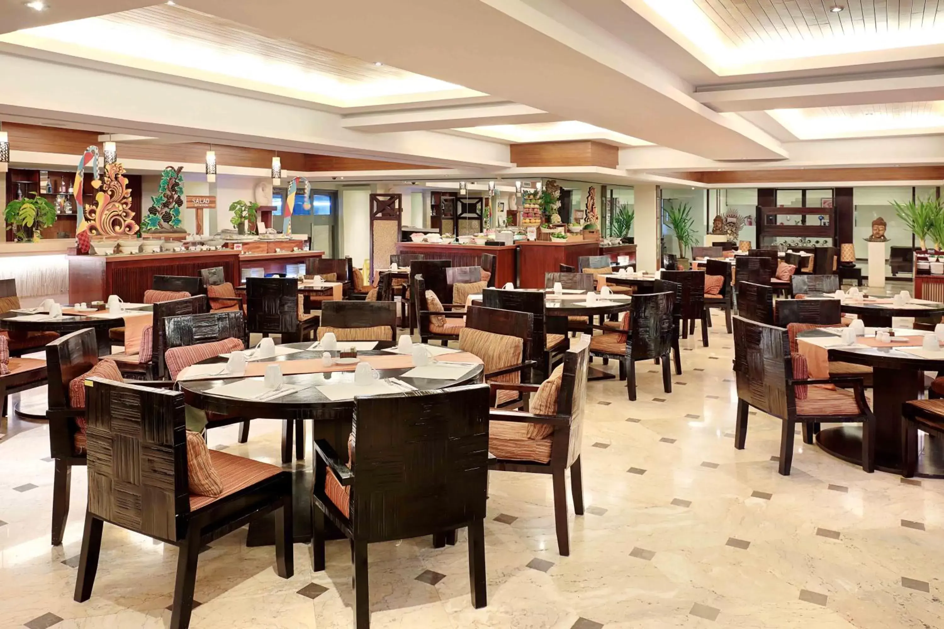 Restaurant/Places to Eat in Discovery Kartika Plaza Hotel