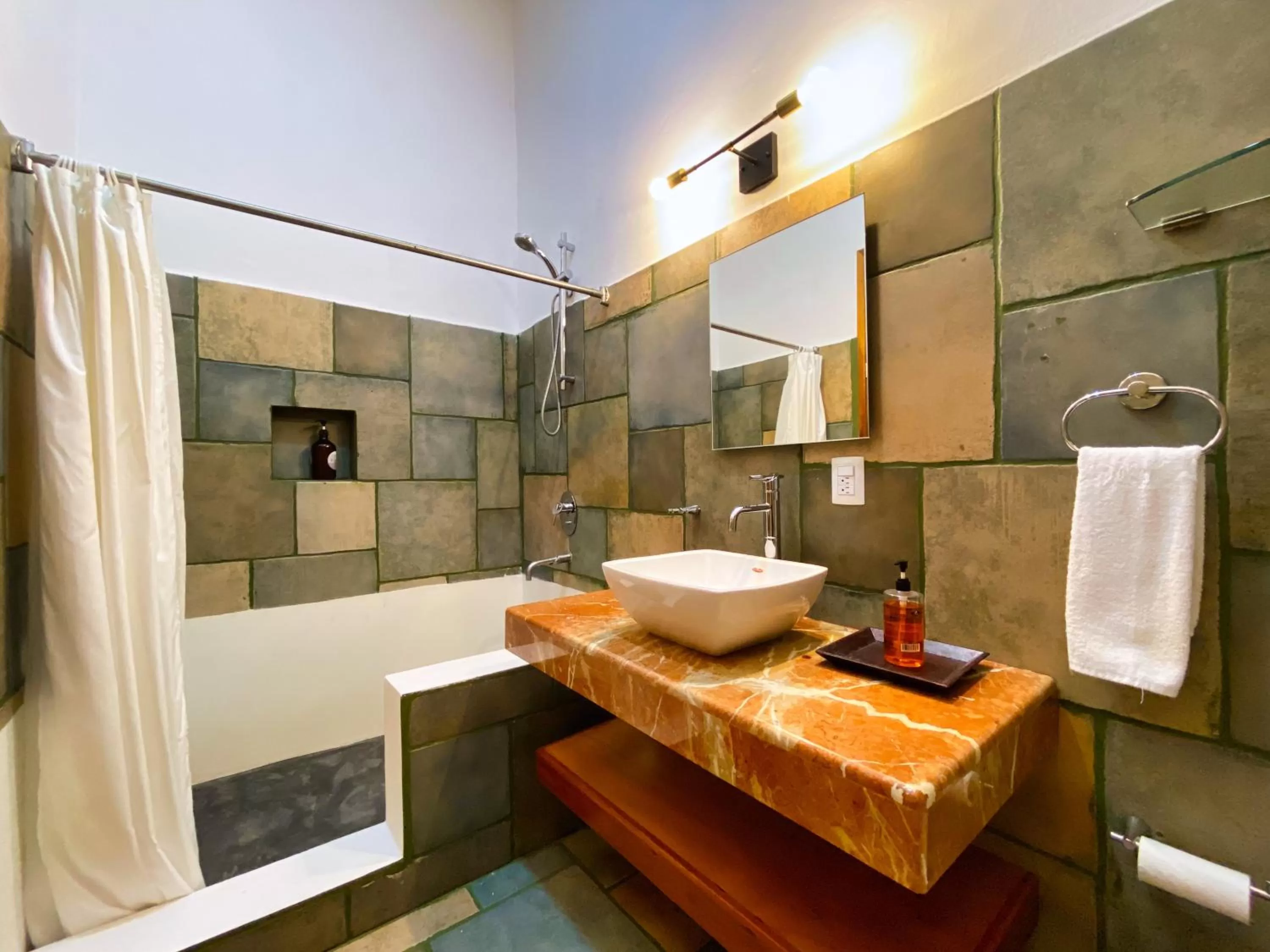Shower in Humant Coliving - Cancún