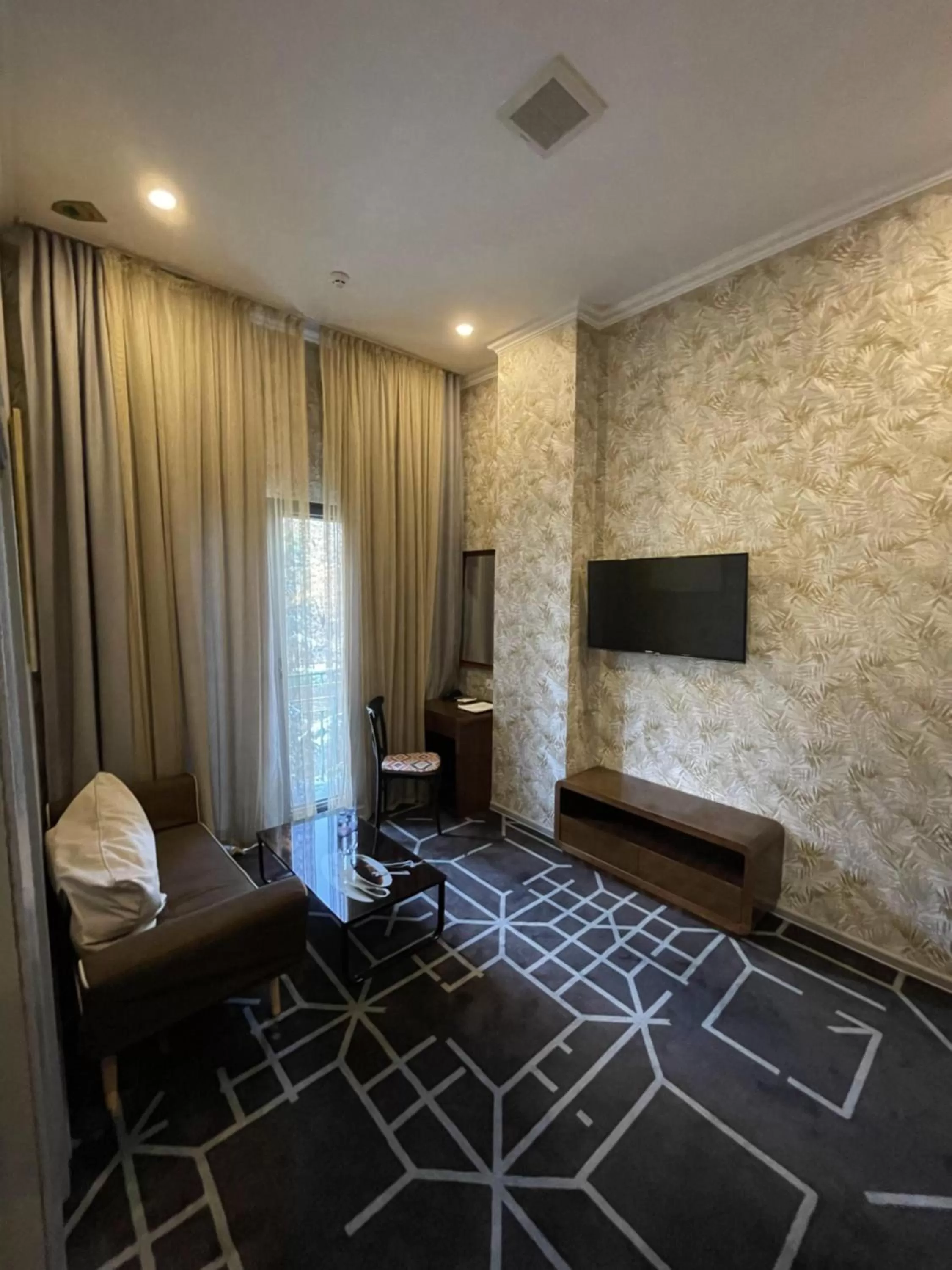 Living room in City Centre Hotel