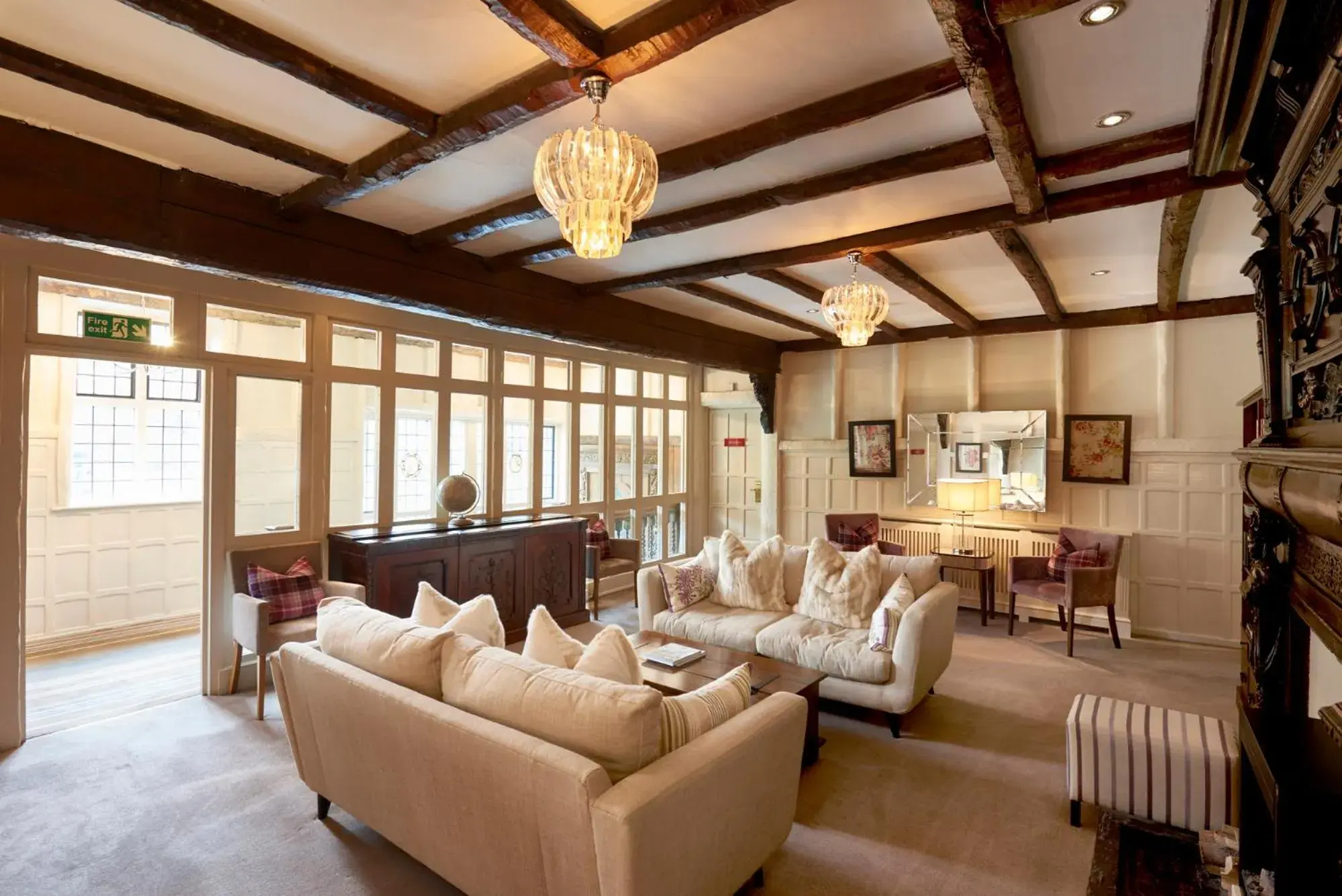 Lounge or bar in The Manor Elstree Lounge or bar in The Manor Elstree