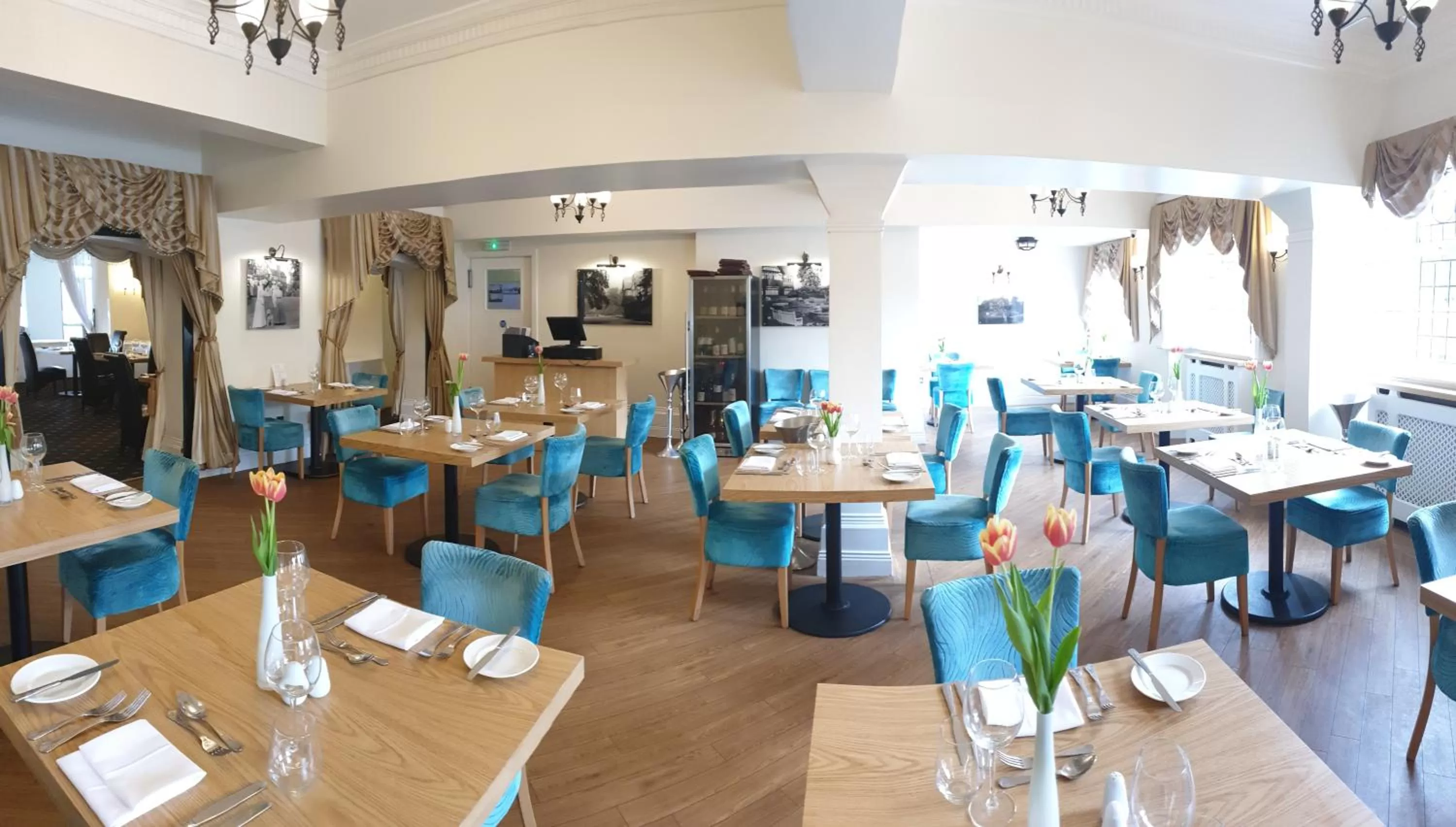 Restaurant/places to eat in De Rougemont Manor