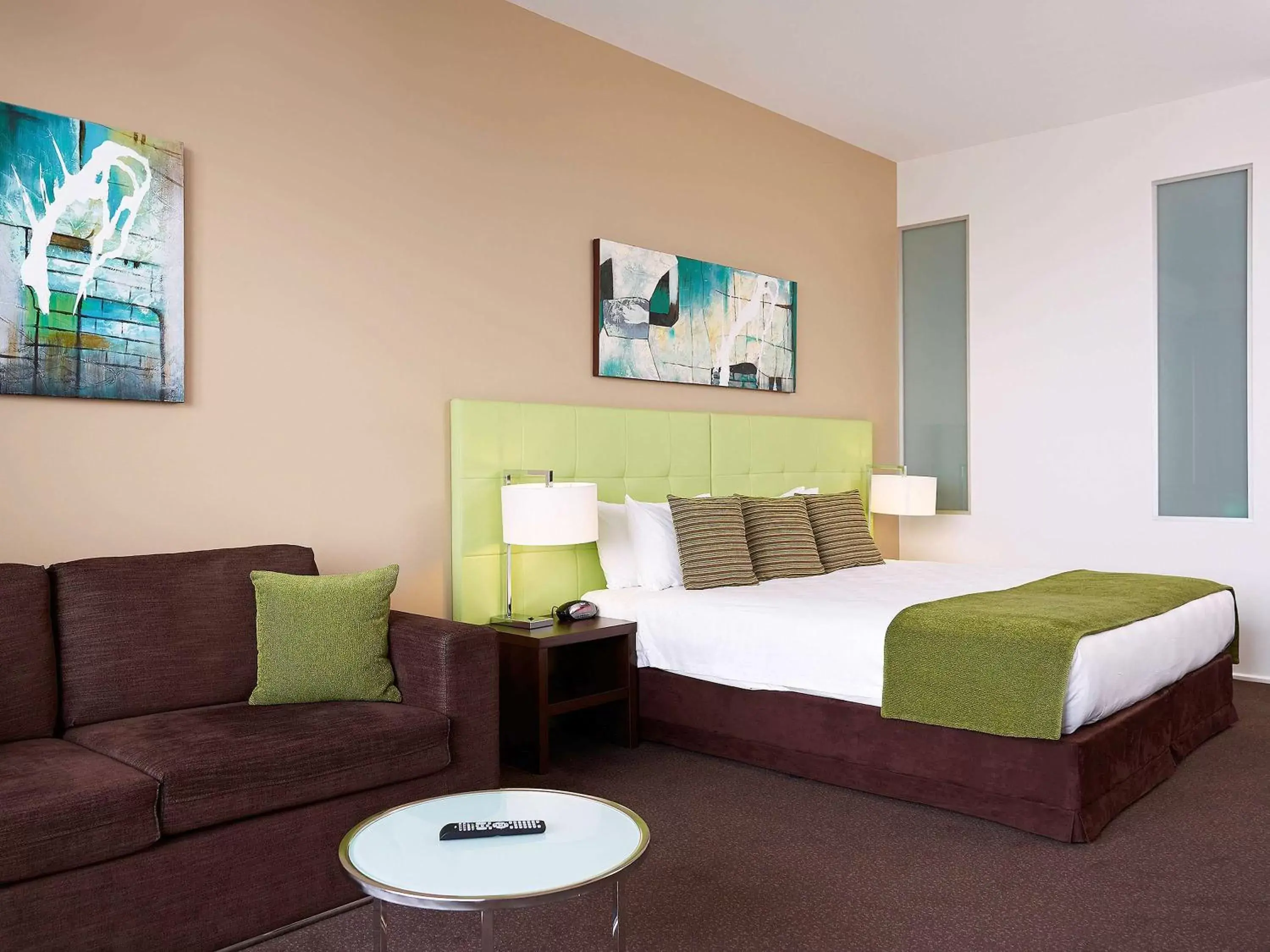 Photo of the whole room, Bed in Mercure Melbourne Caroline Springs