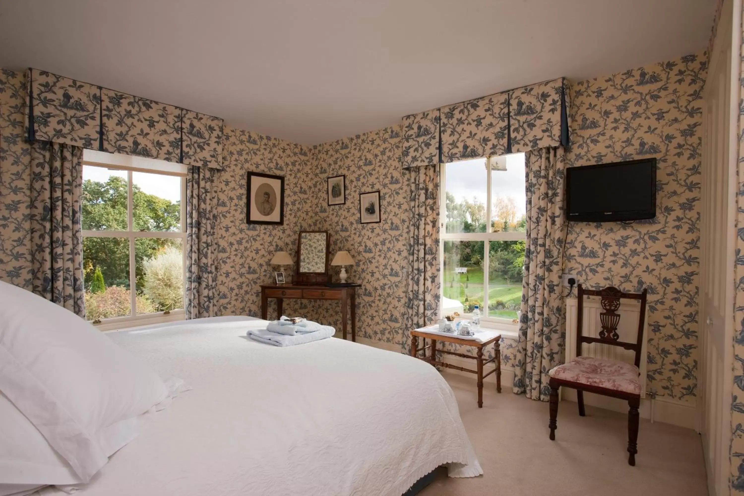 Photo of the whole room, Bed in Rookwood Farmhouse B&B