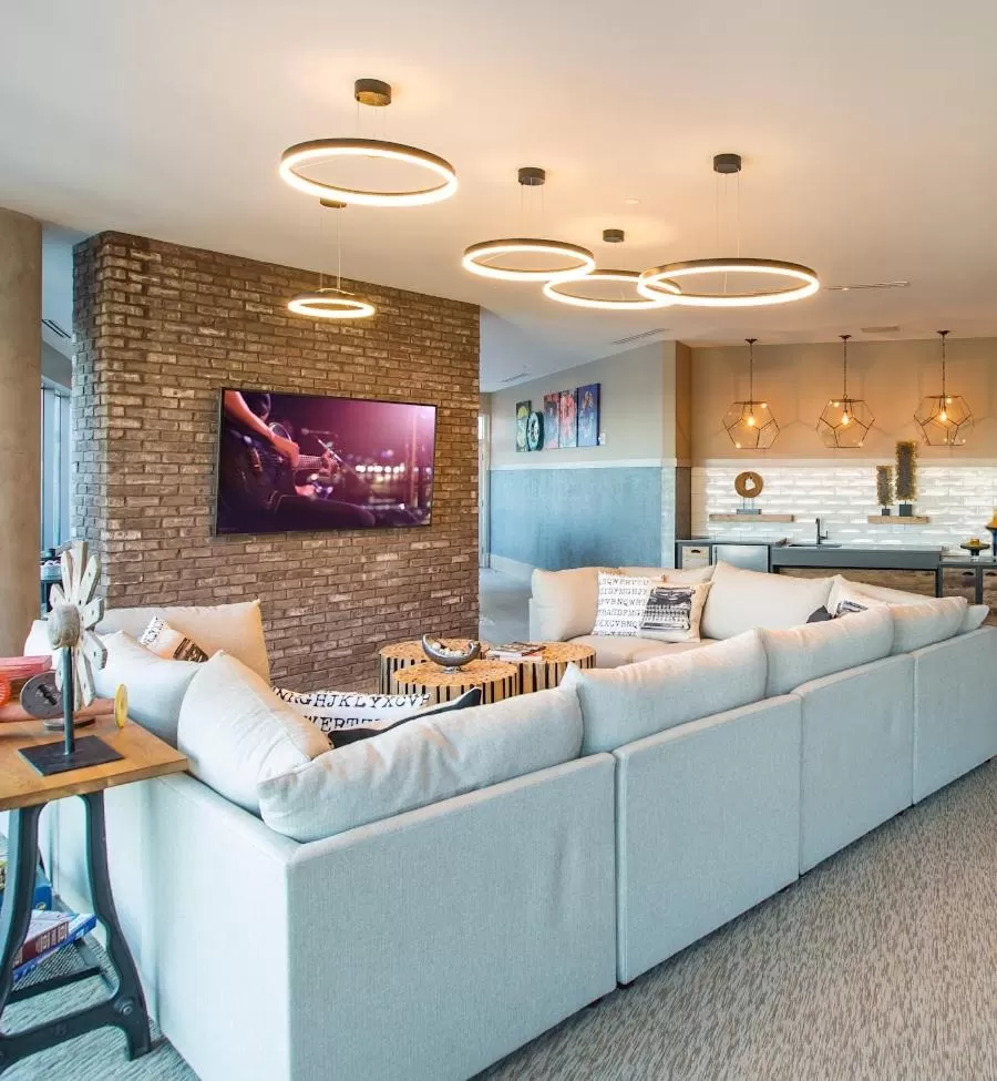 Communal lounge/ TV room in Placemakr Premier SoBro