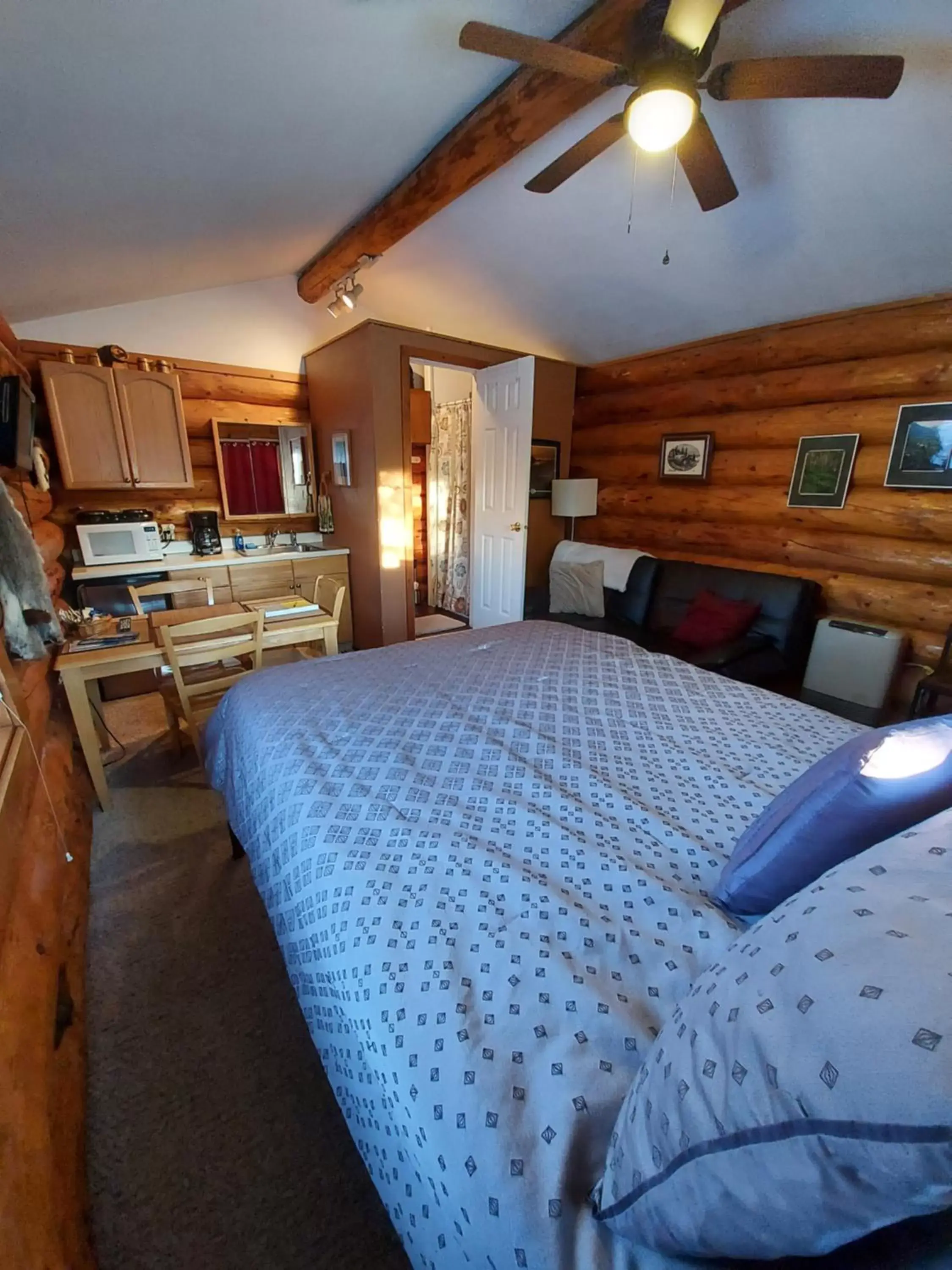 Bed in Hatcher Pass Cabins
