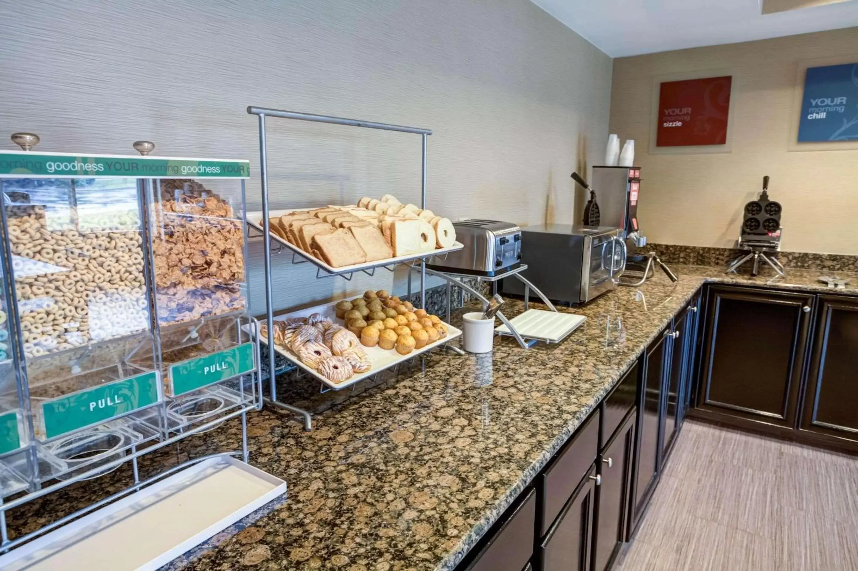 Restaurant/places to eat in Comfort Suites Concord Mills