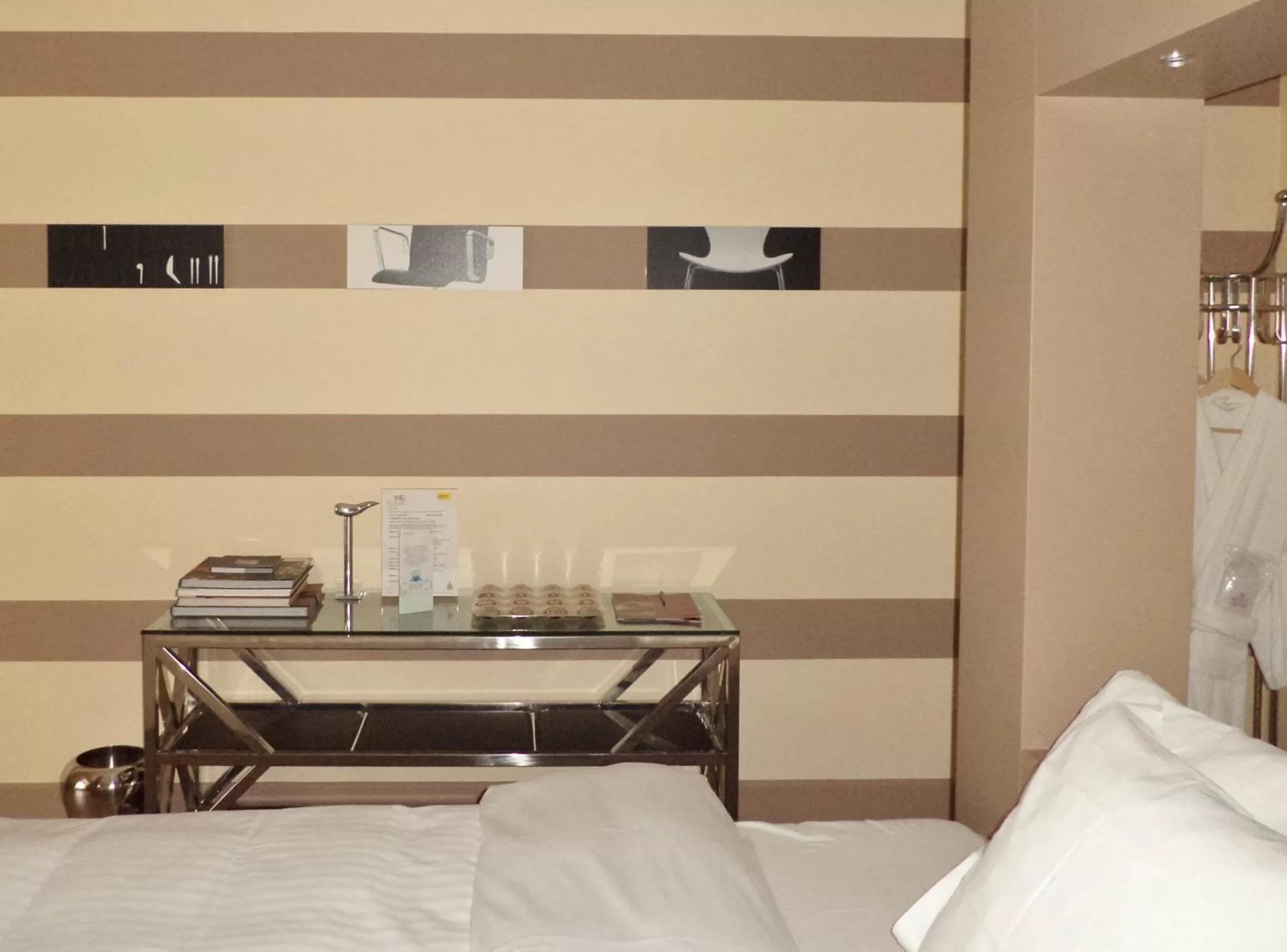 Decorative detail, Bed in Hotel Recour