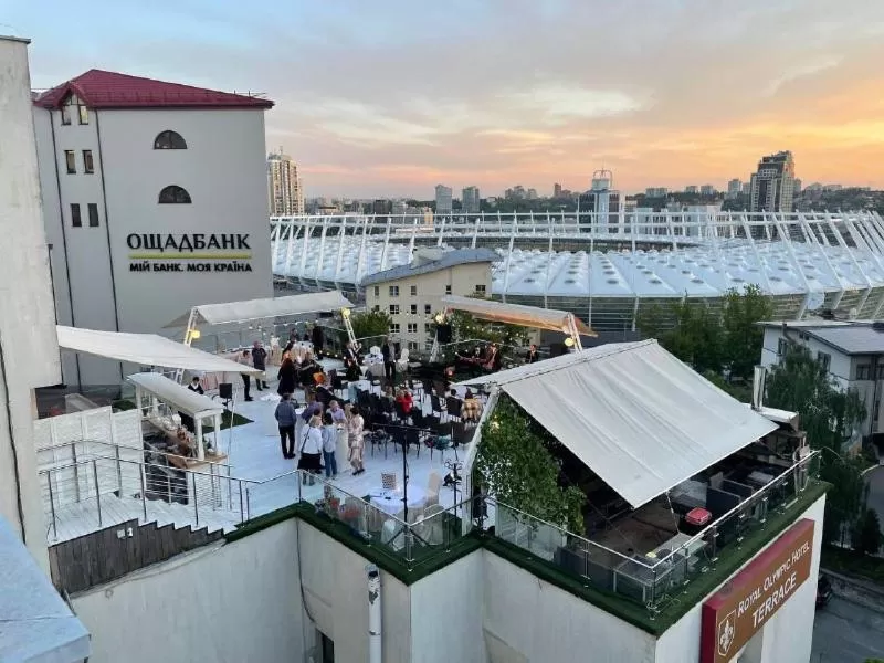 Restaurant/places to eat in Olympic Hotel