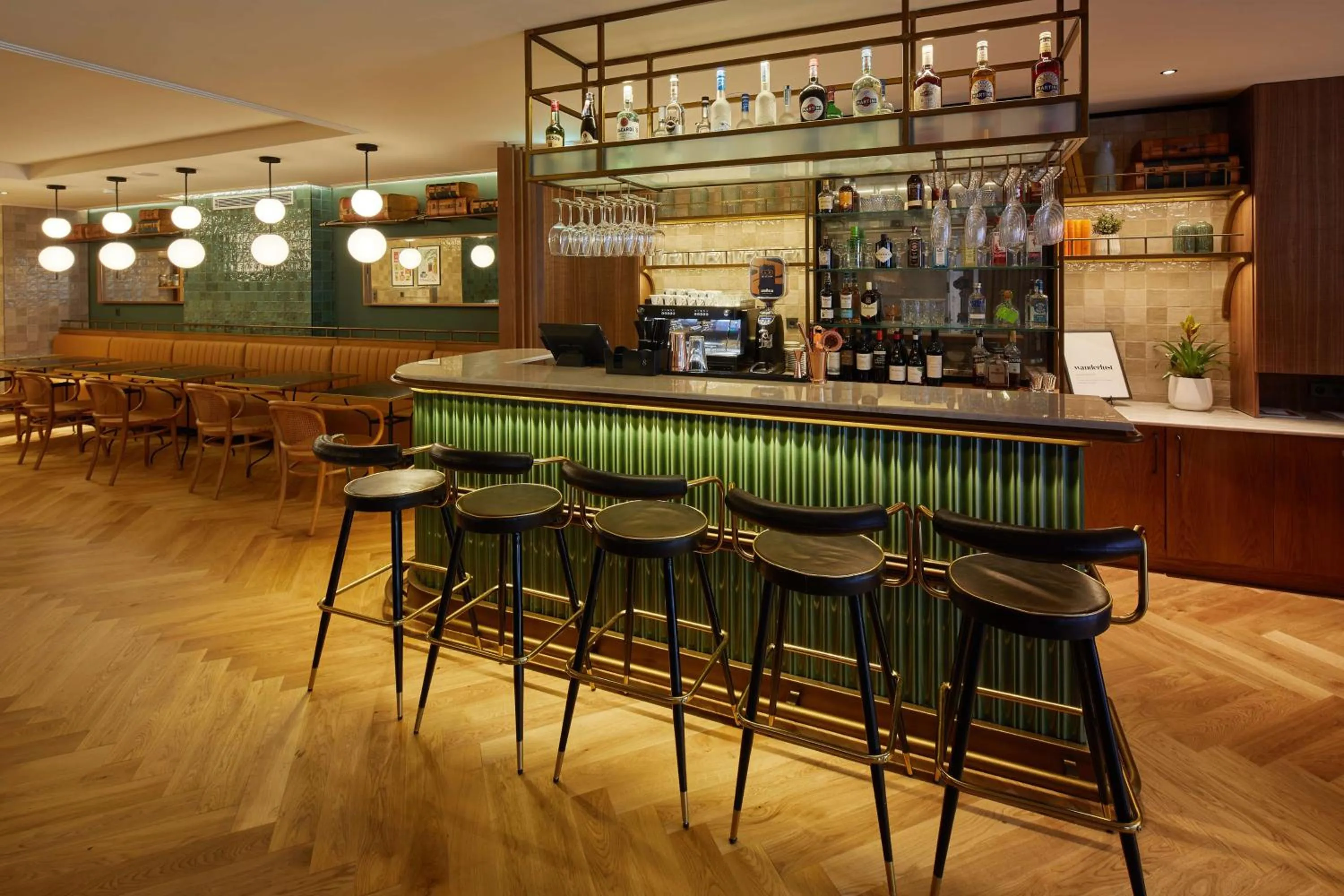 Lounge or bar in Via Sants Hotel Barcelona, Tapestry Collection By Hilton