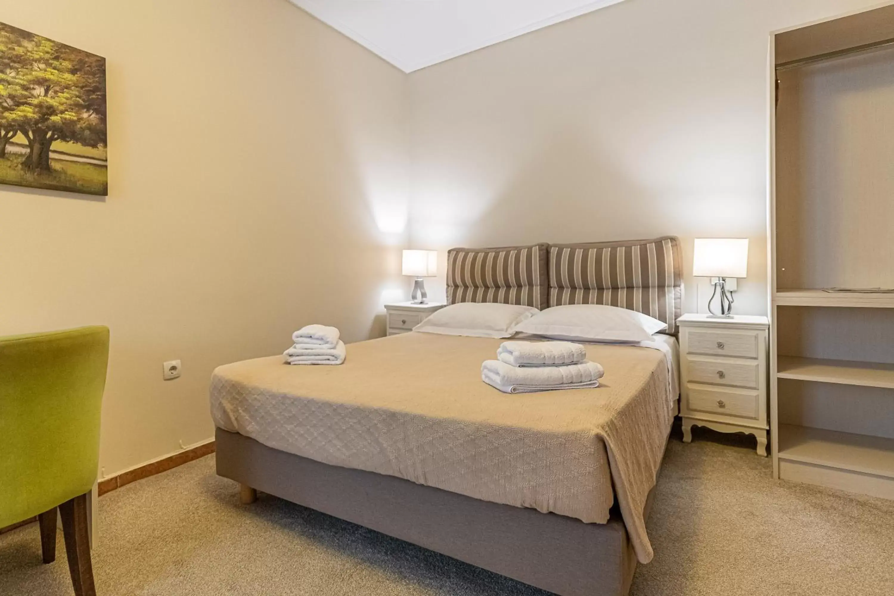 Bed in Apartments Tina FREE transfer from-to the airport