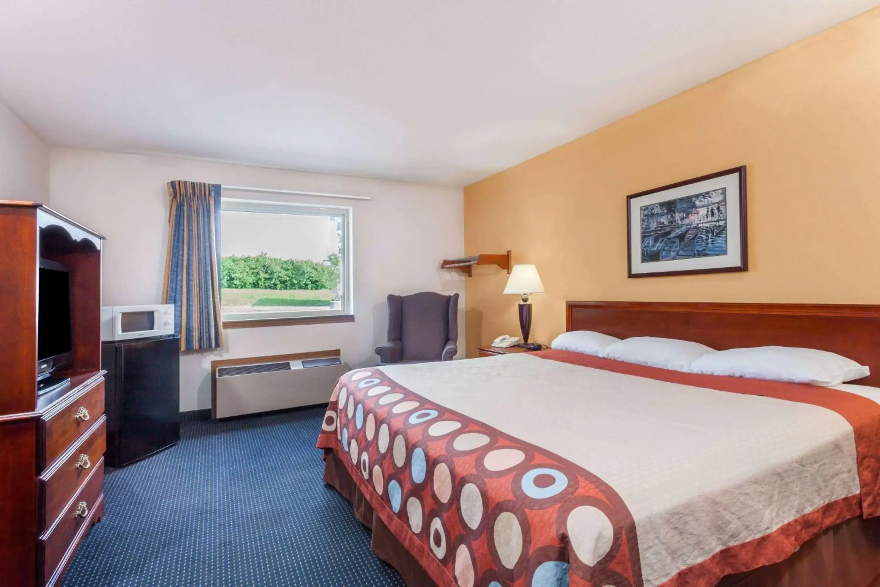 Photo of the whole room, Bed in Super 8 by Wyndham Lexington Hamburg Area