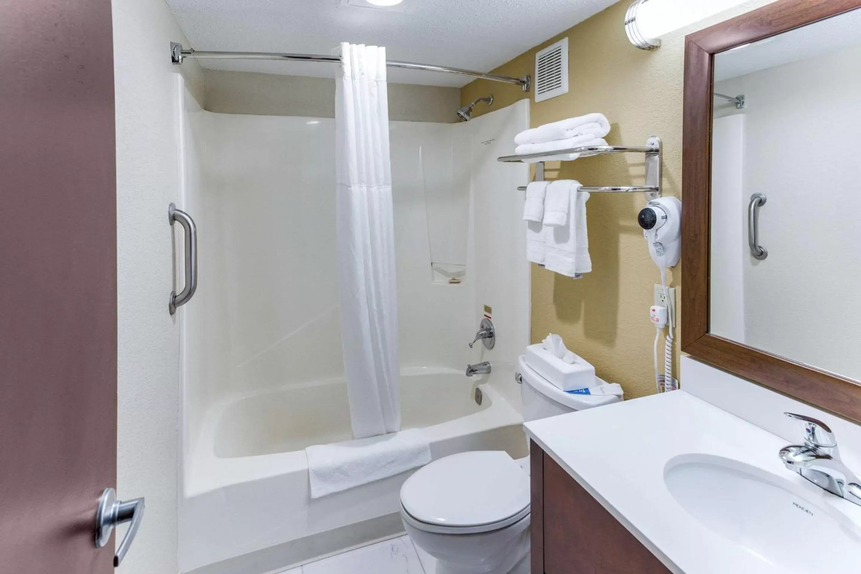 Bathroom in Quality Inn & Suites Plattsburgh