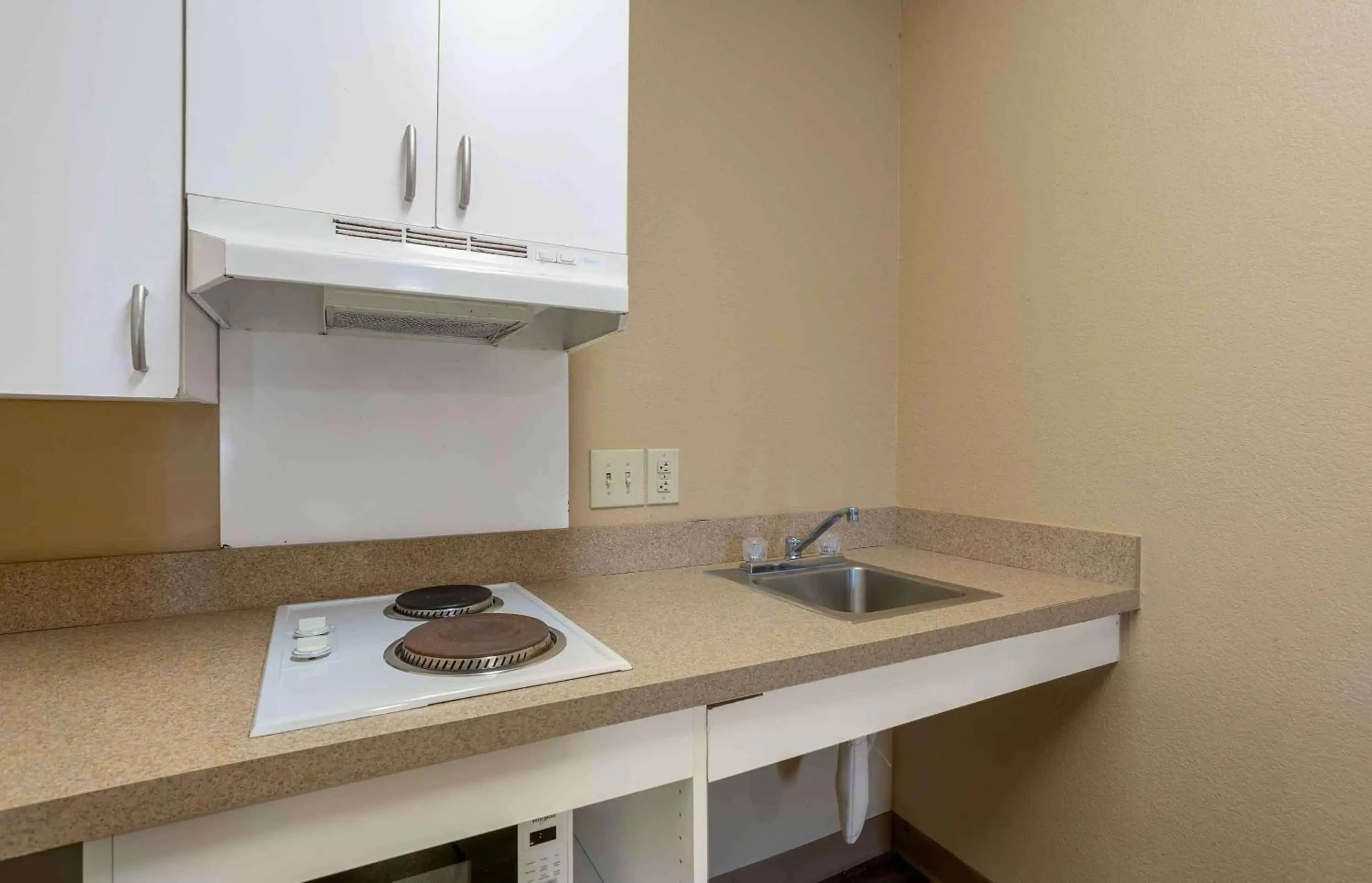 Bedroom, Kitchen/Kitchenette in Extended Stay America Suites - Houston - The Woodlands