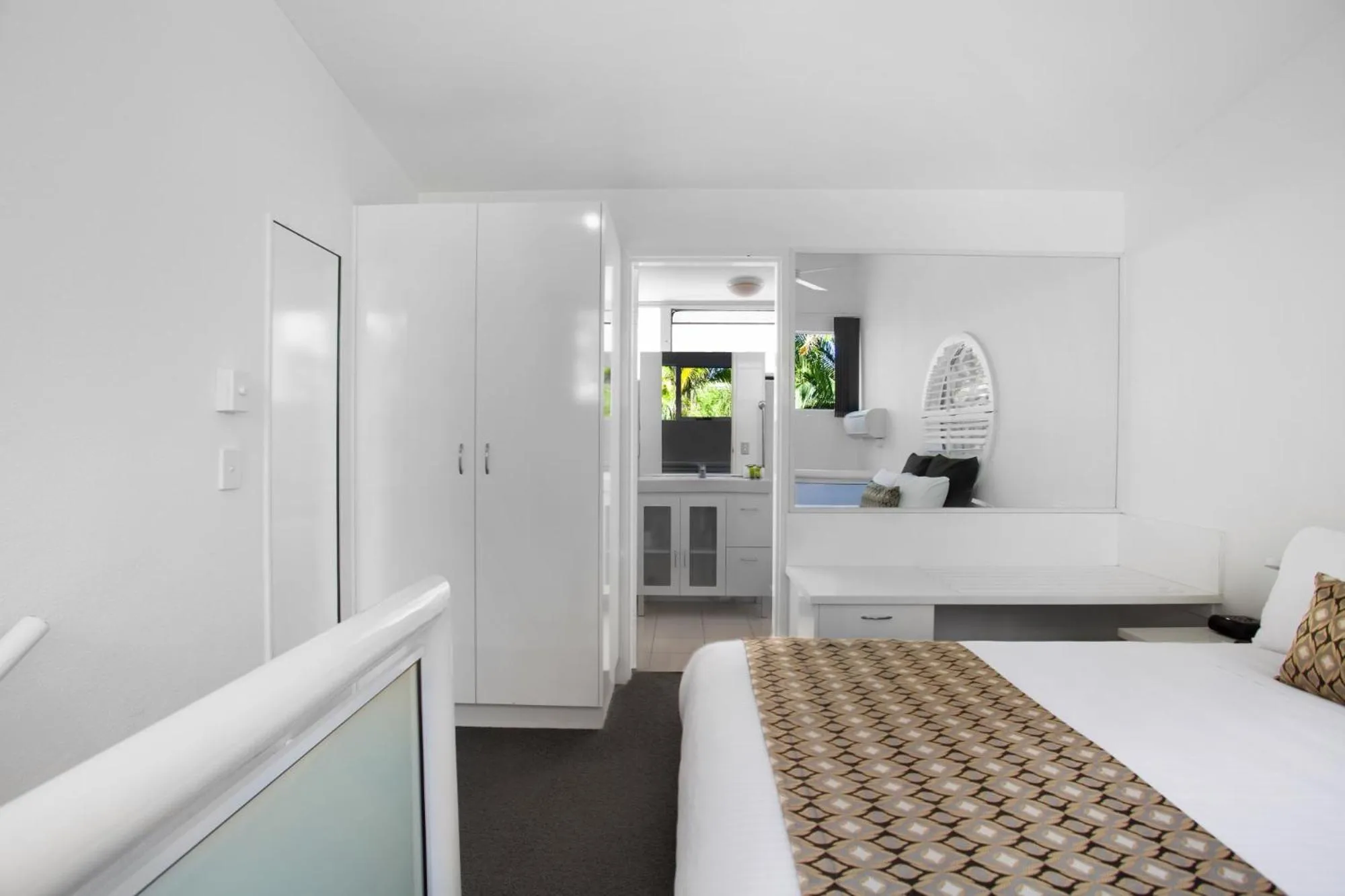 Bedroom, Bed in Caribbean Noosa