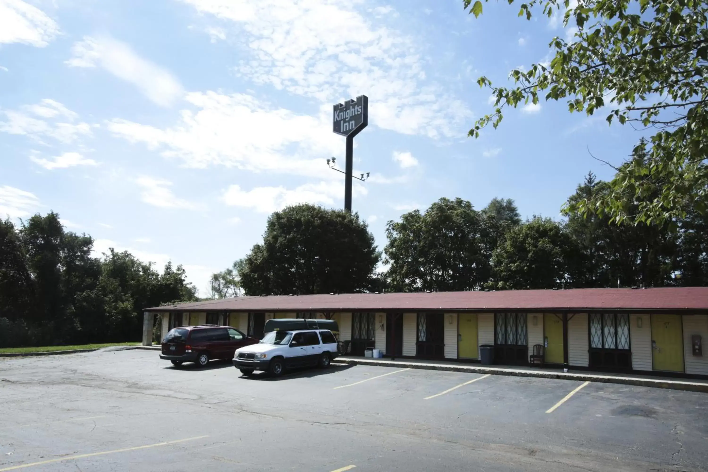 Facade/entrance, Property Building in Knights Inn - Battle Creek