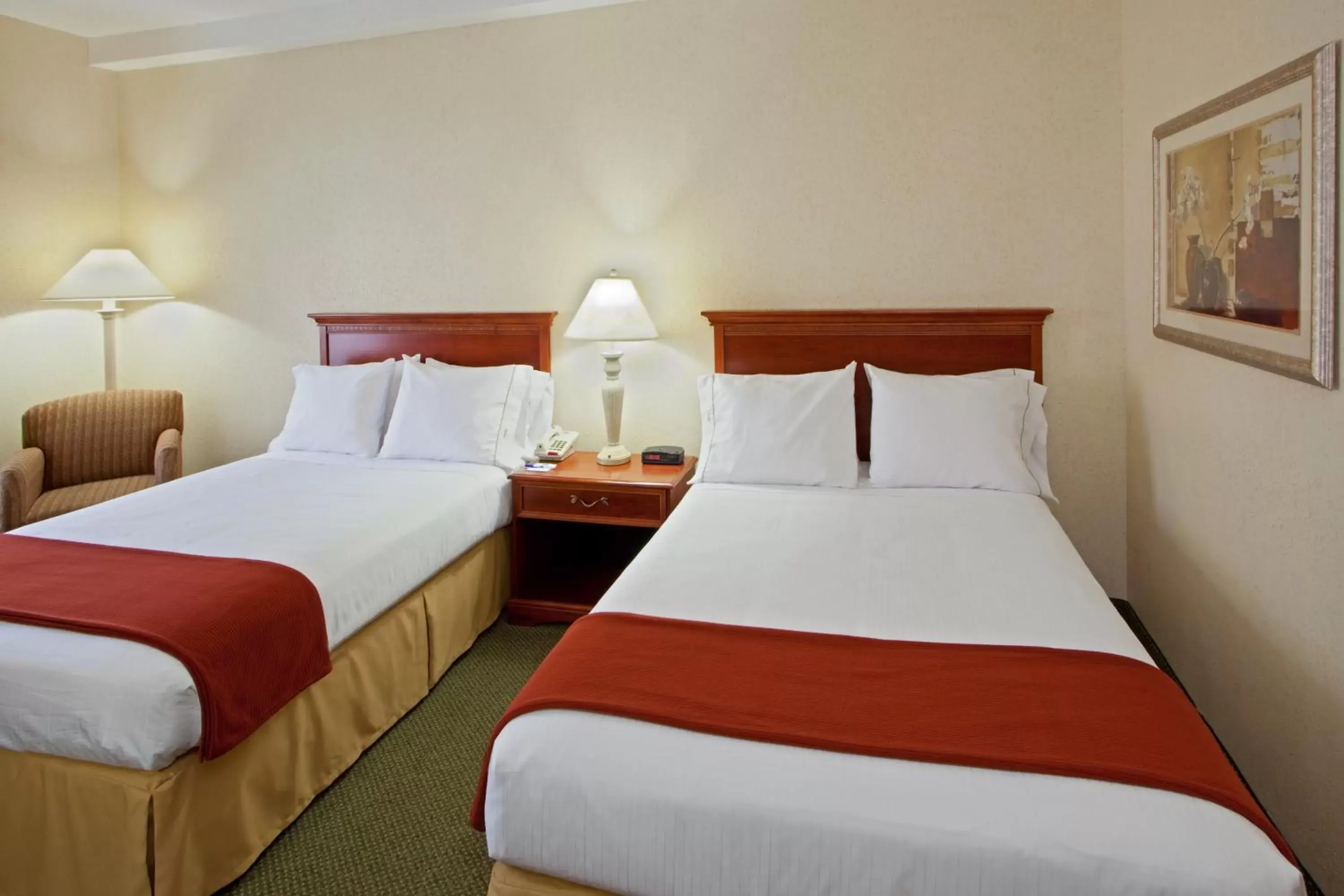 Bed in Holiday Inn Express Richmond-Mechanicsville, an IHG Hotel