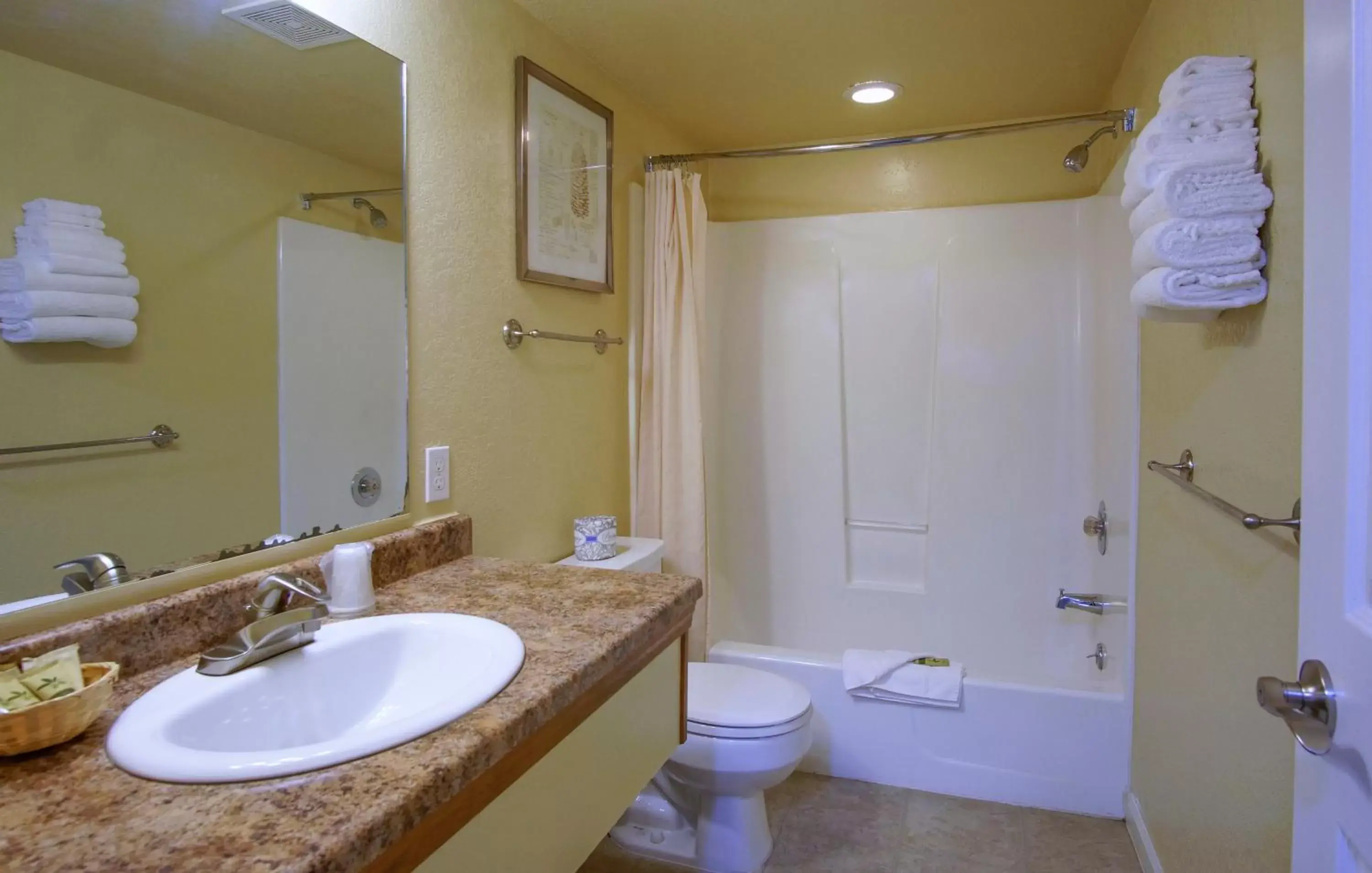 Bathroom in Charm Motel & Suites