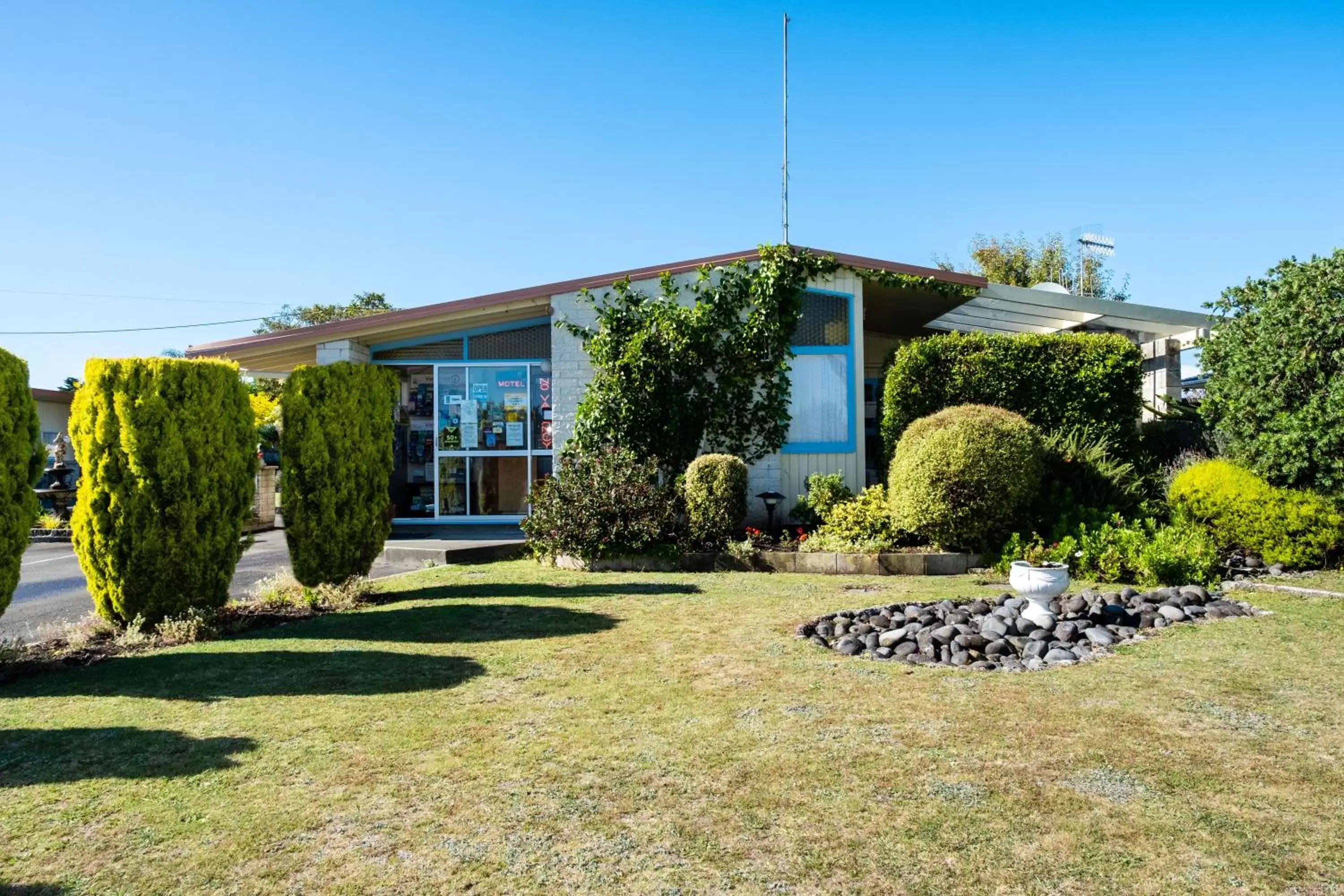 Property Building in Sundowner Spanish Lady Motel