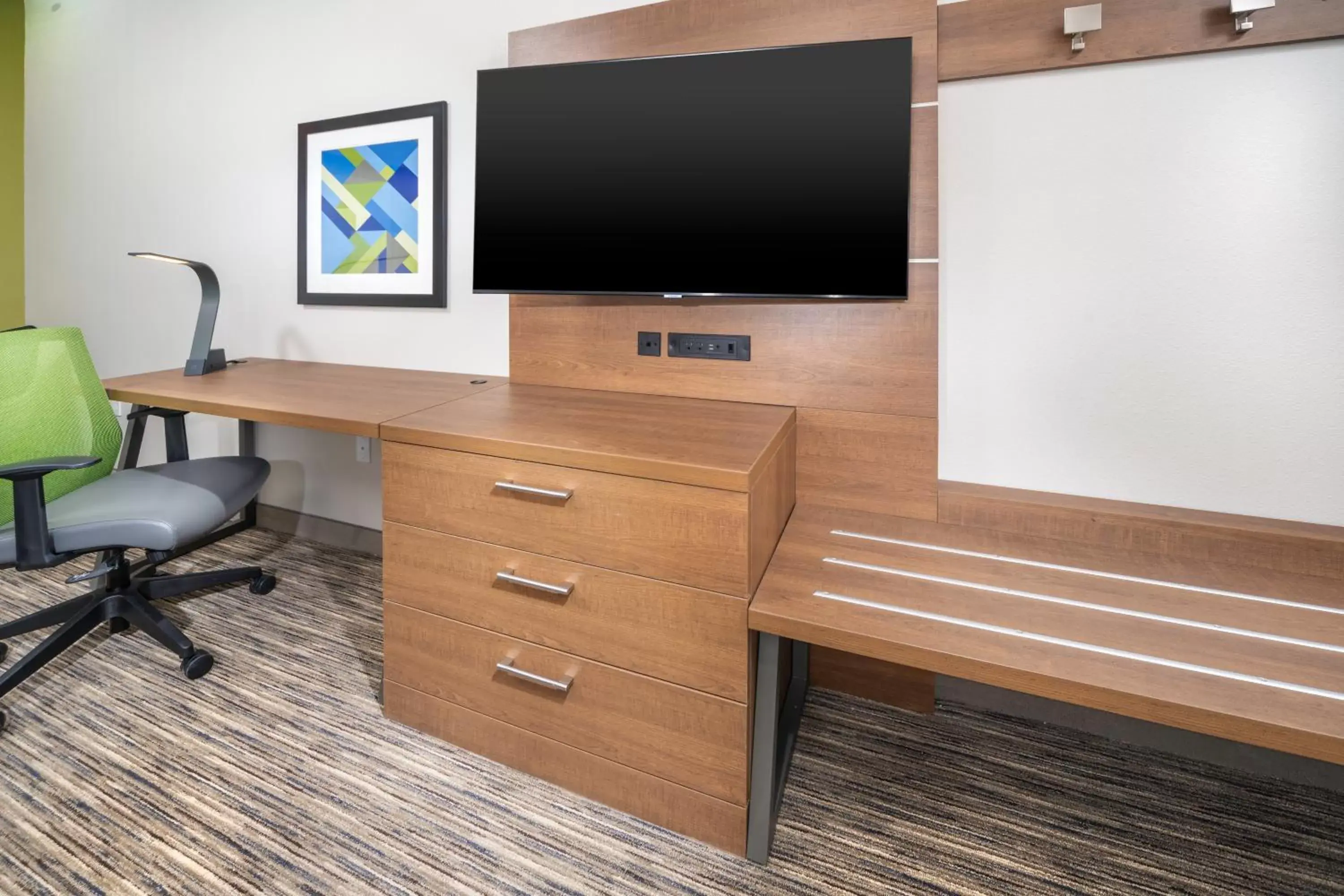 TV/Entertainment Center in Holiday Inn Express & Suites - Fort Myers Airport, an IHG Hotel