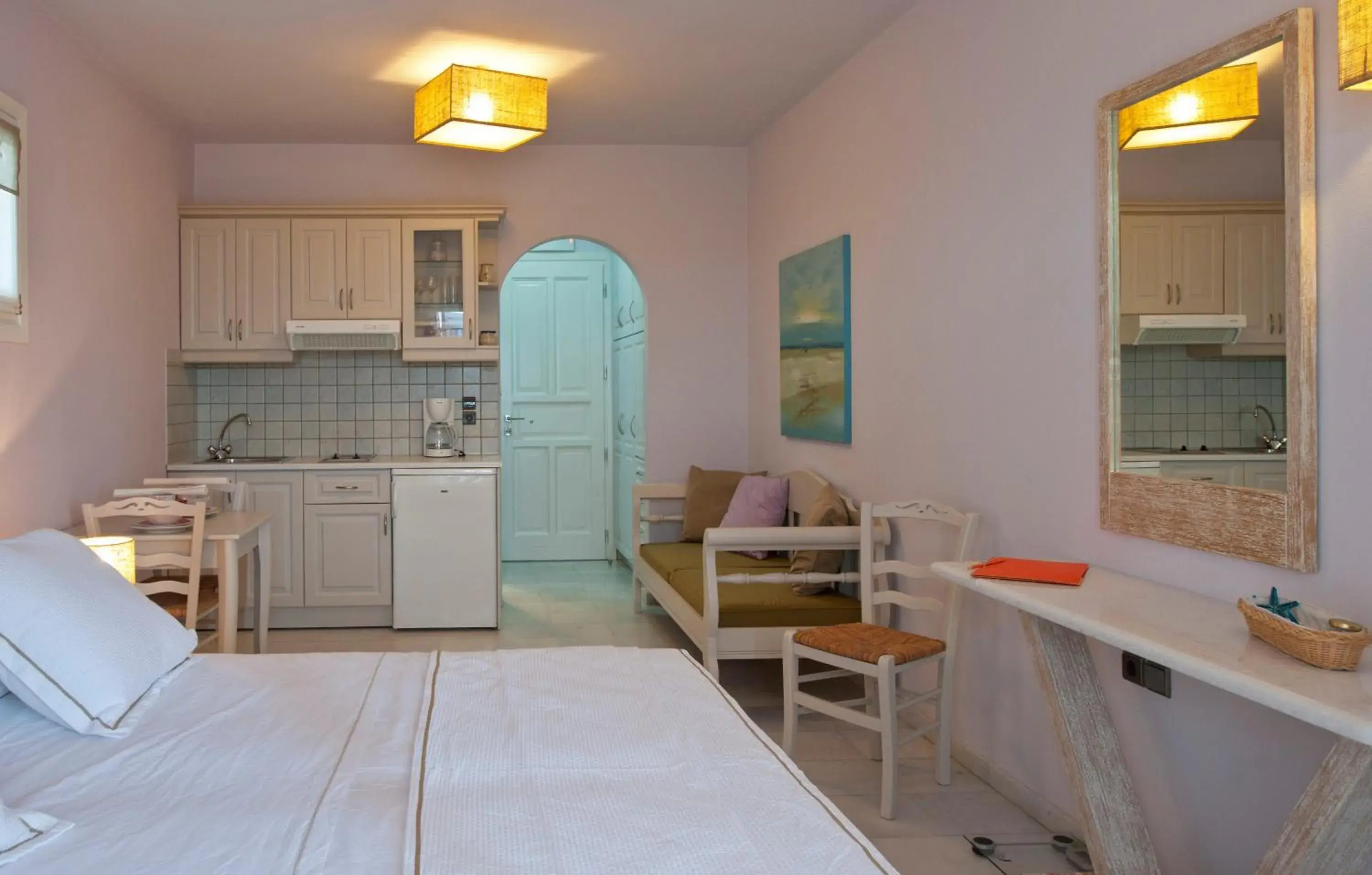 Photo of the whole room, Kitchen/Kitchenette in Ammos Naxos Exclusive Apartment