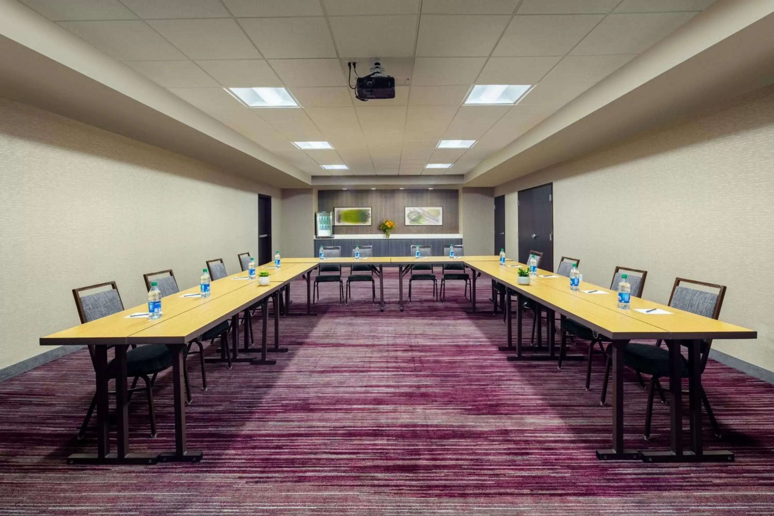 Meeting/conference room in Courtyard by Marriott Dayton North