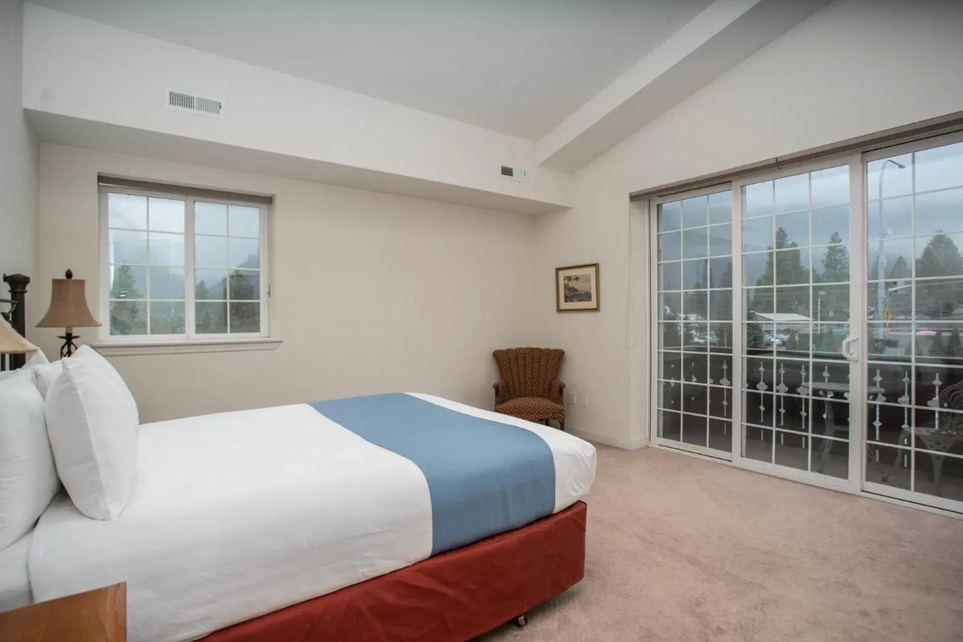 Bedroom, View in Obertal Inn